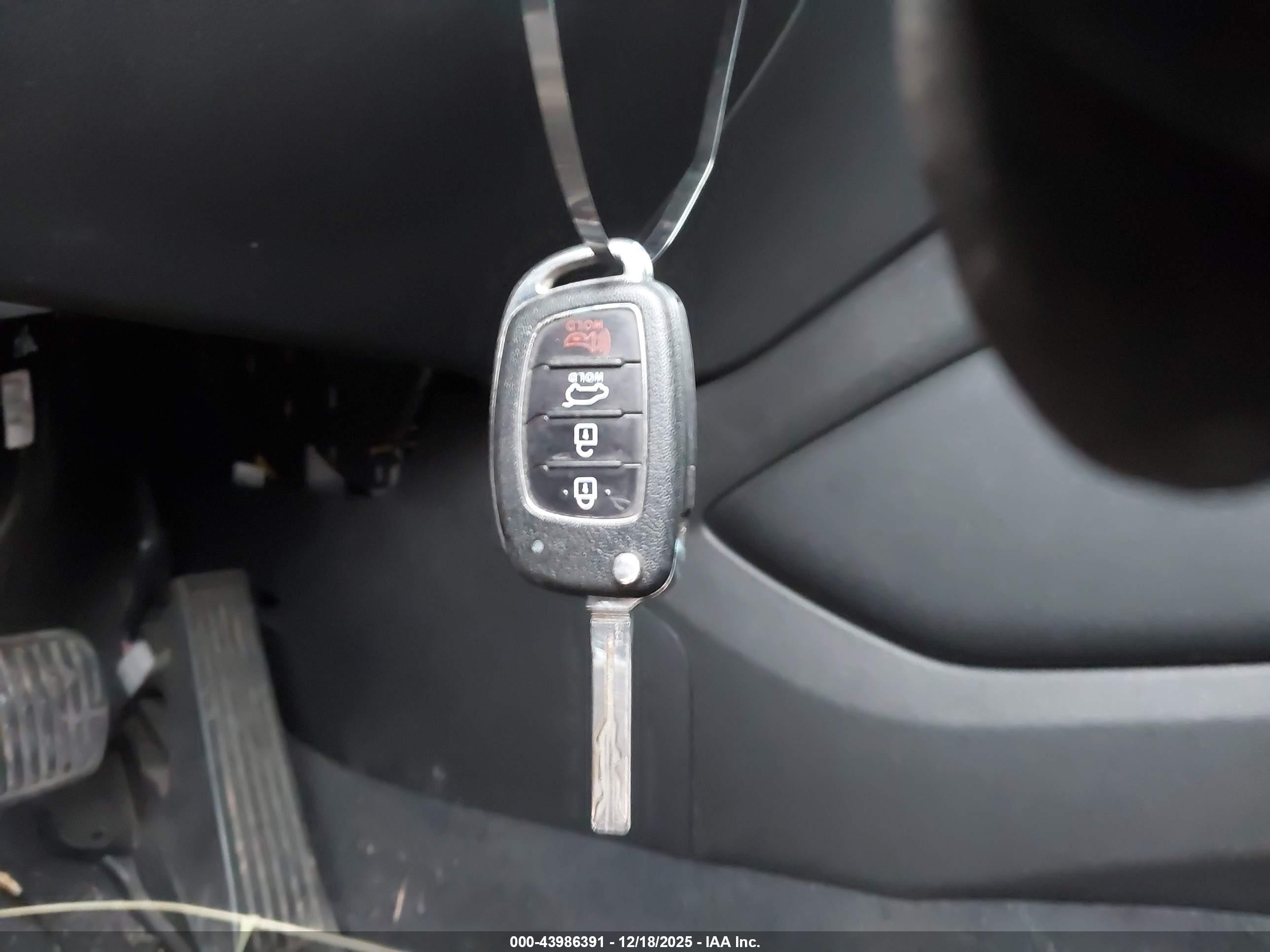 HYUNDAI TUCSON image 11