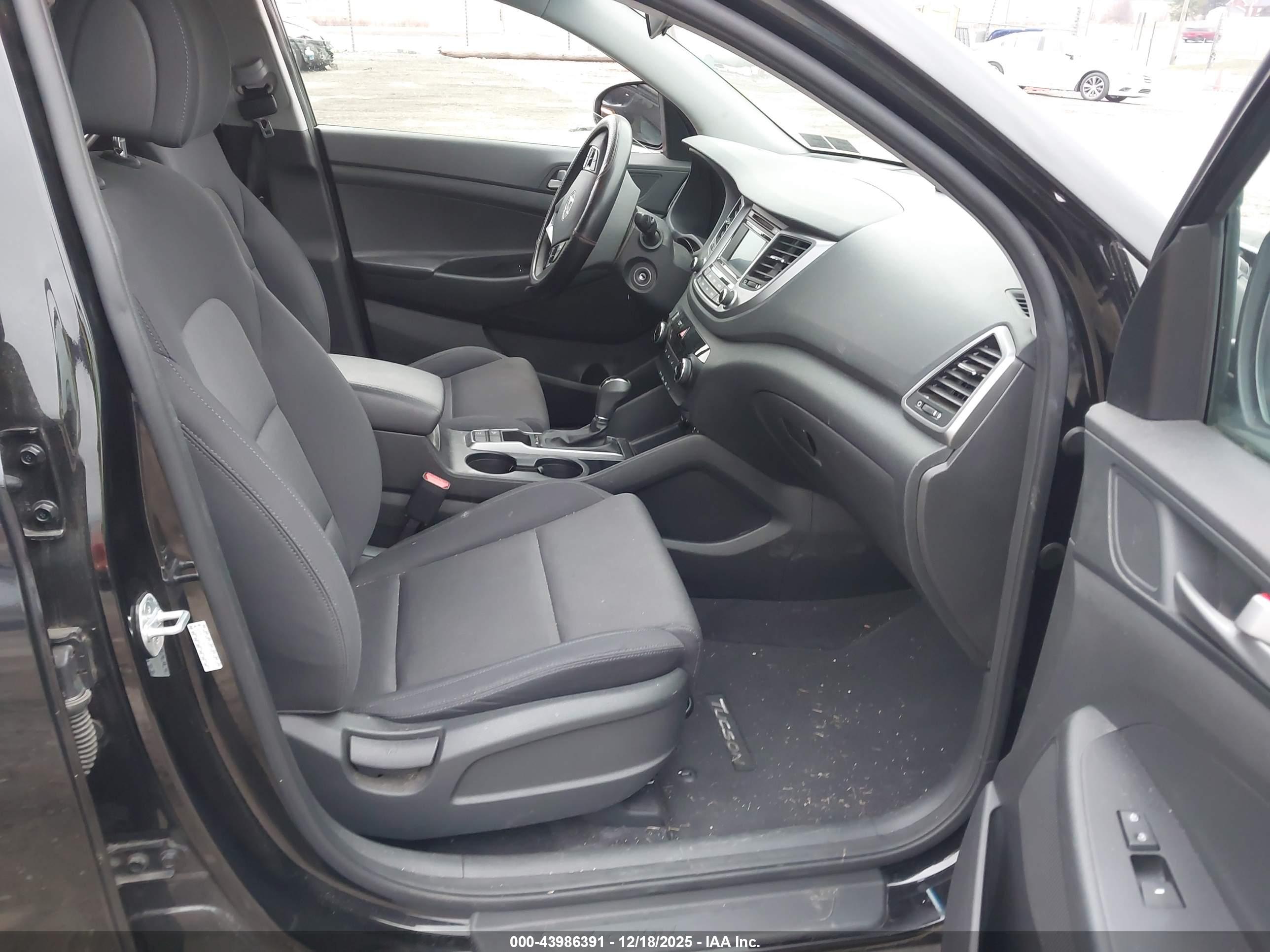 HYUNDAI TUCSON image 5