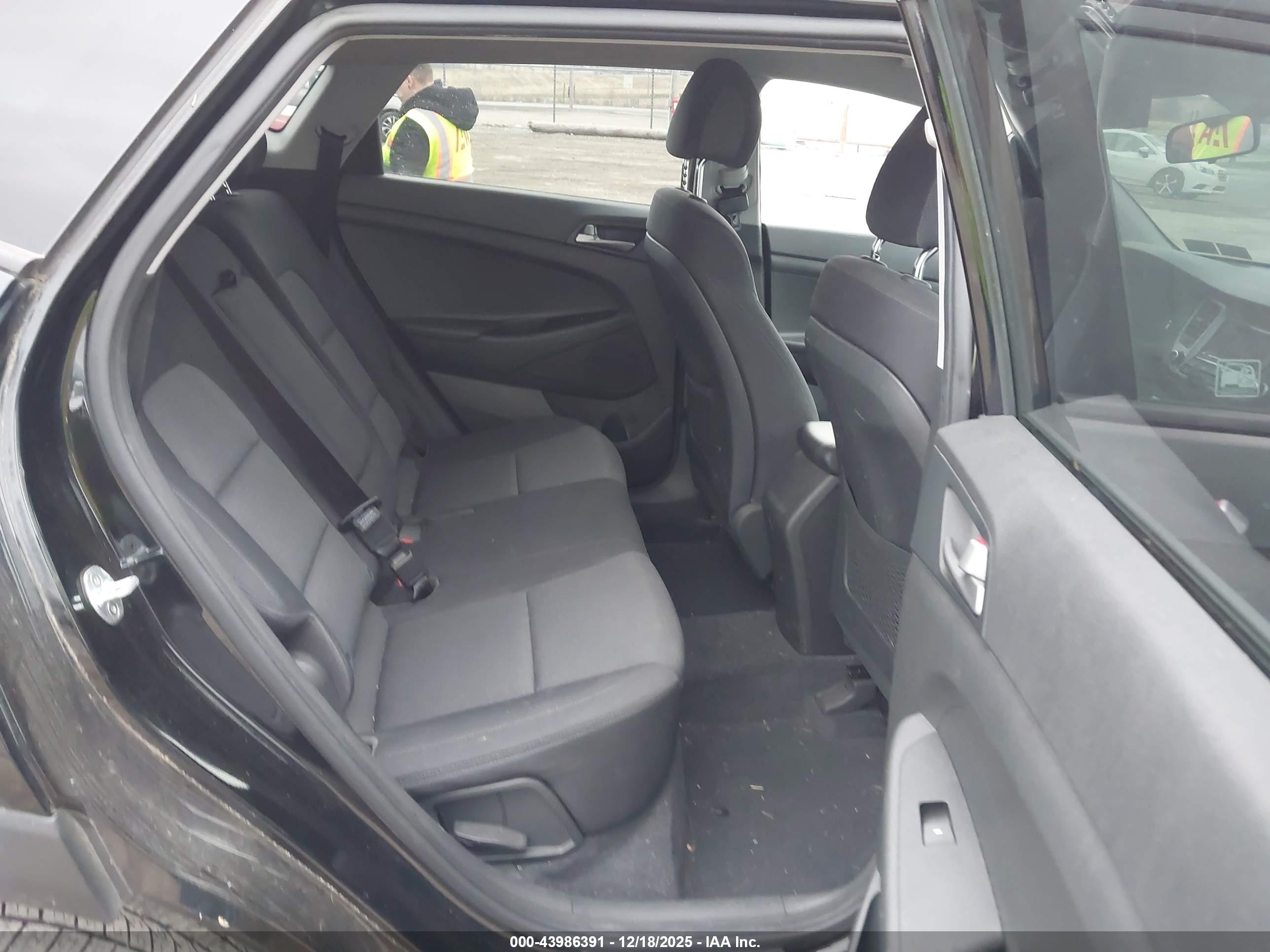 HYUNDAI TUCSON image 8