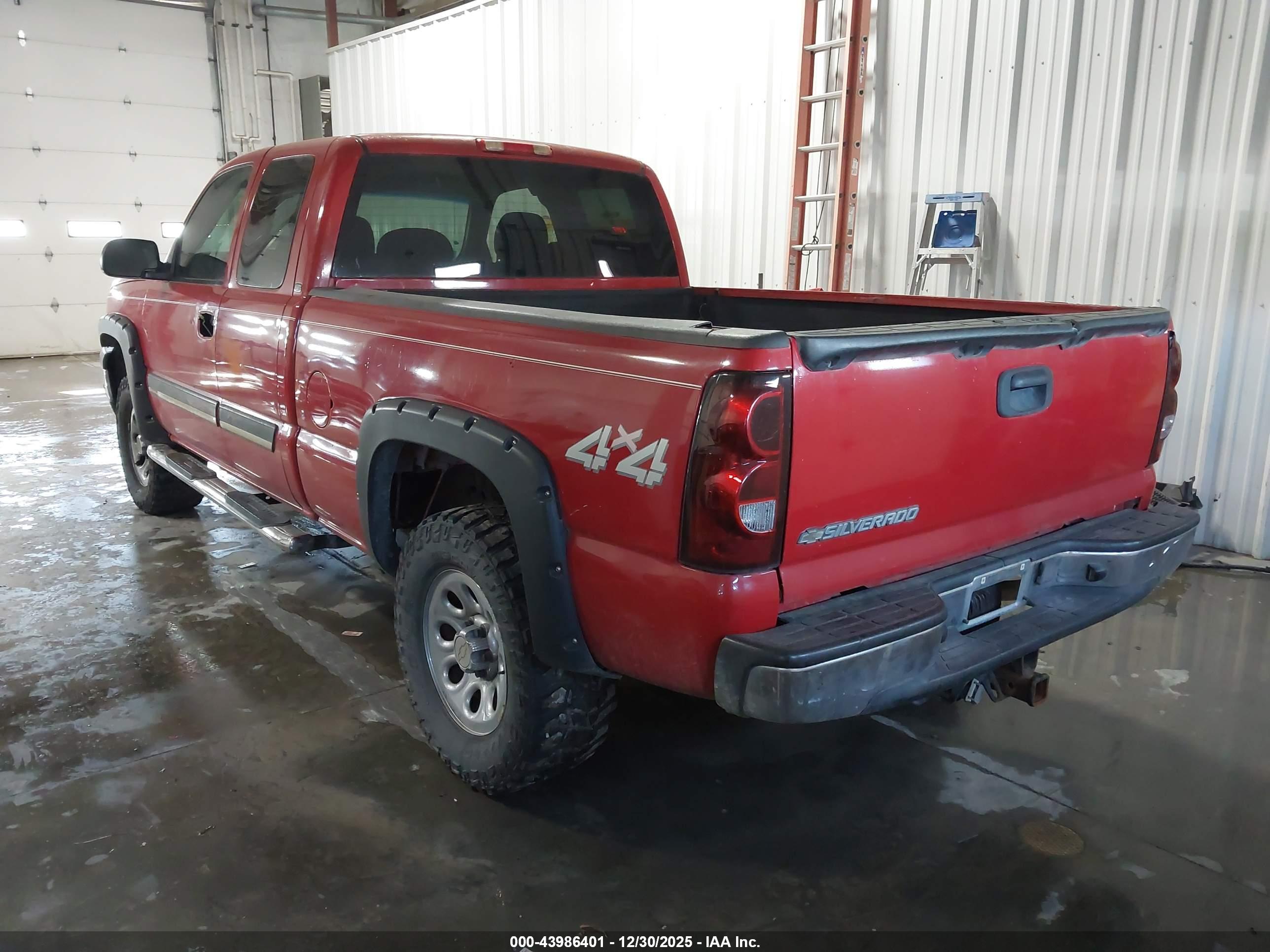 CHEVROLET SILVERADO image 3