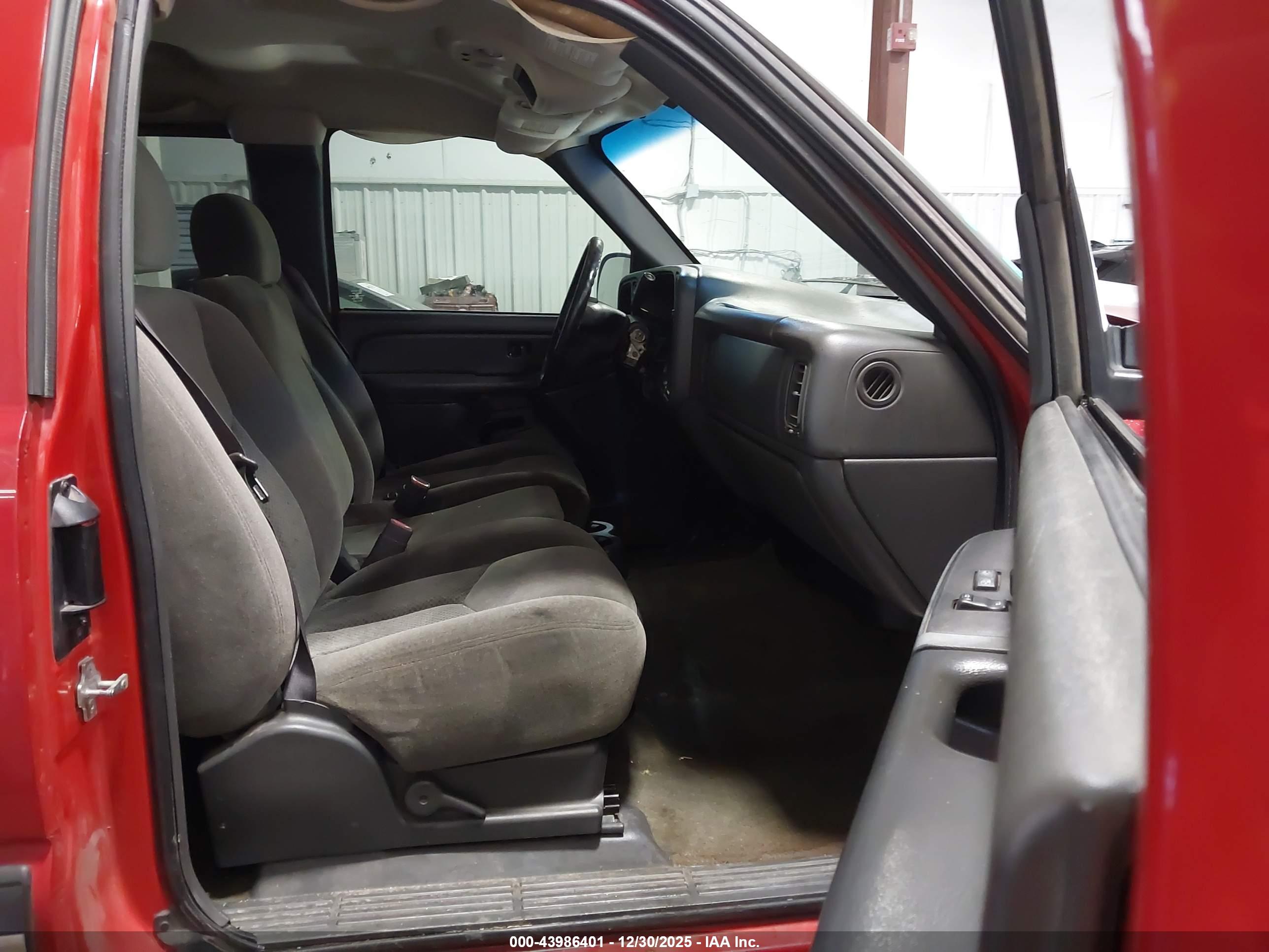 CHEVROLET SILVERADO image 5