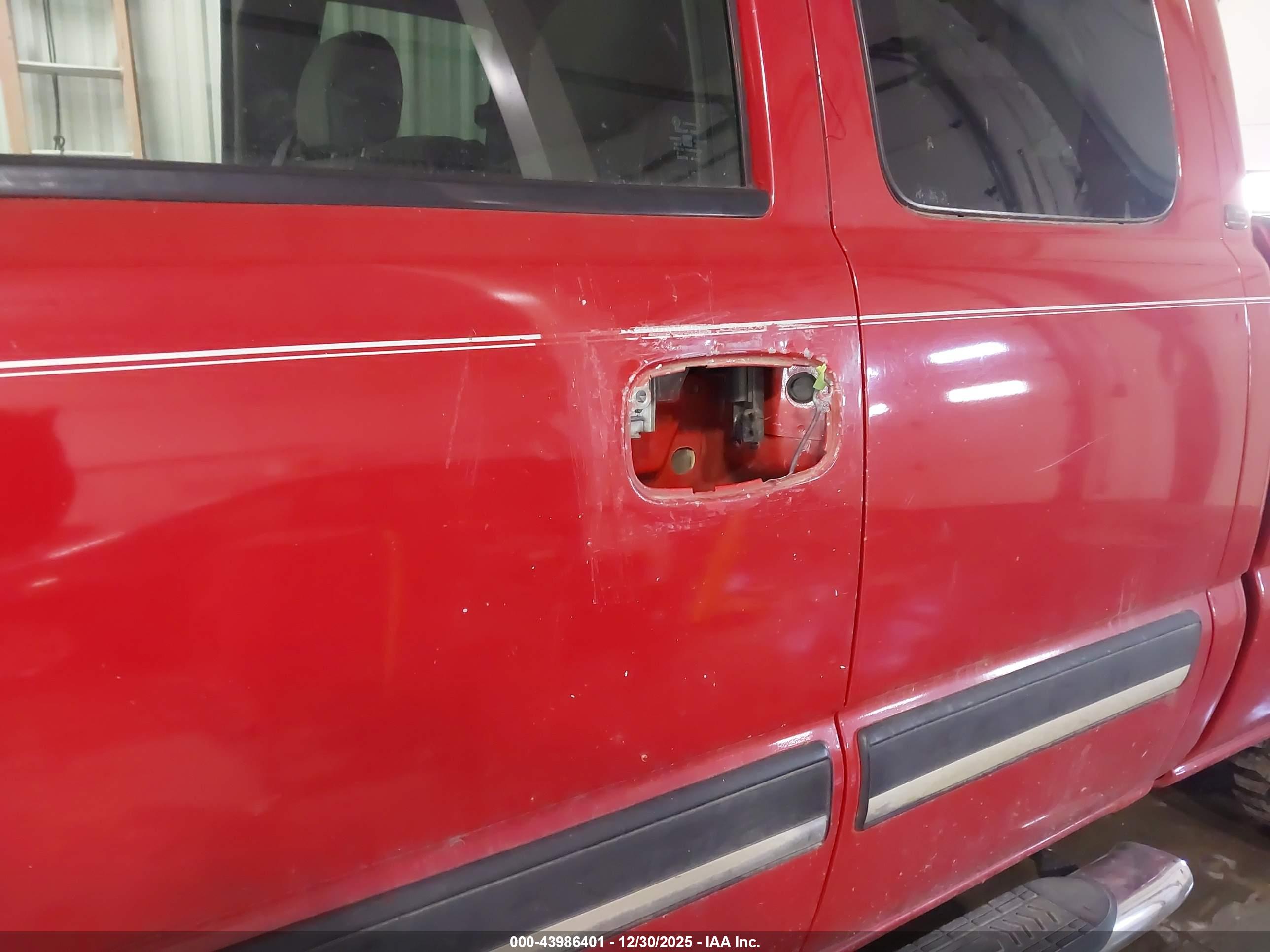 CHEVROLET SILVERADO image 6