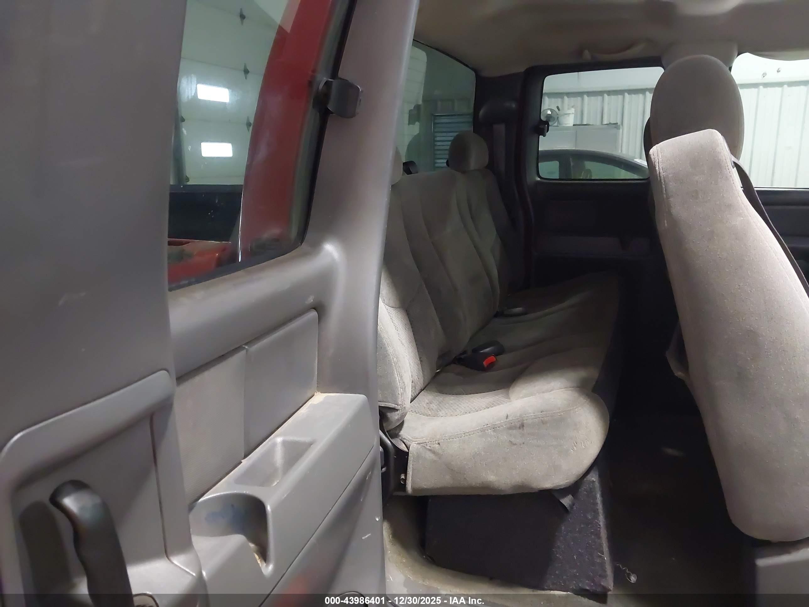 CHEVROLET SILVERADO image 8