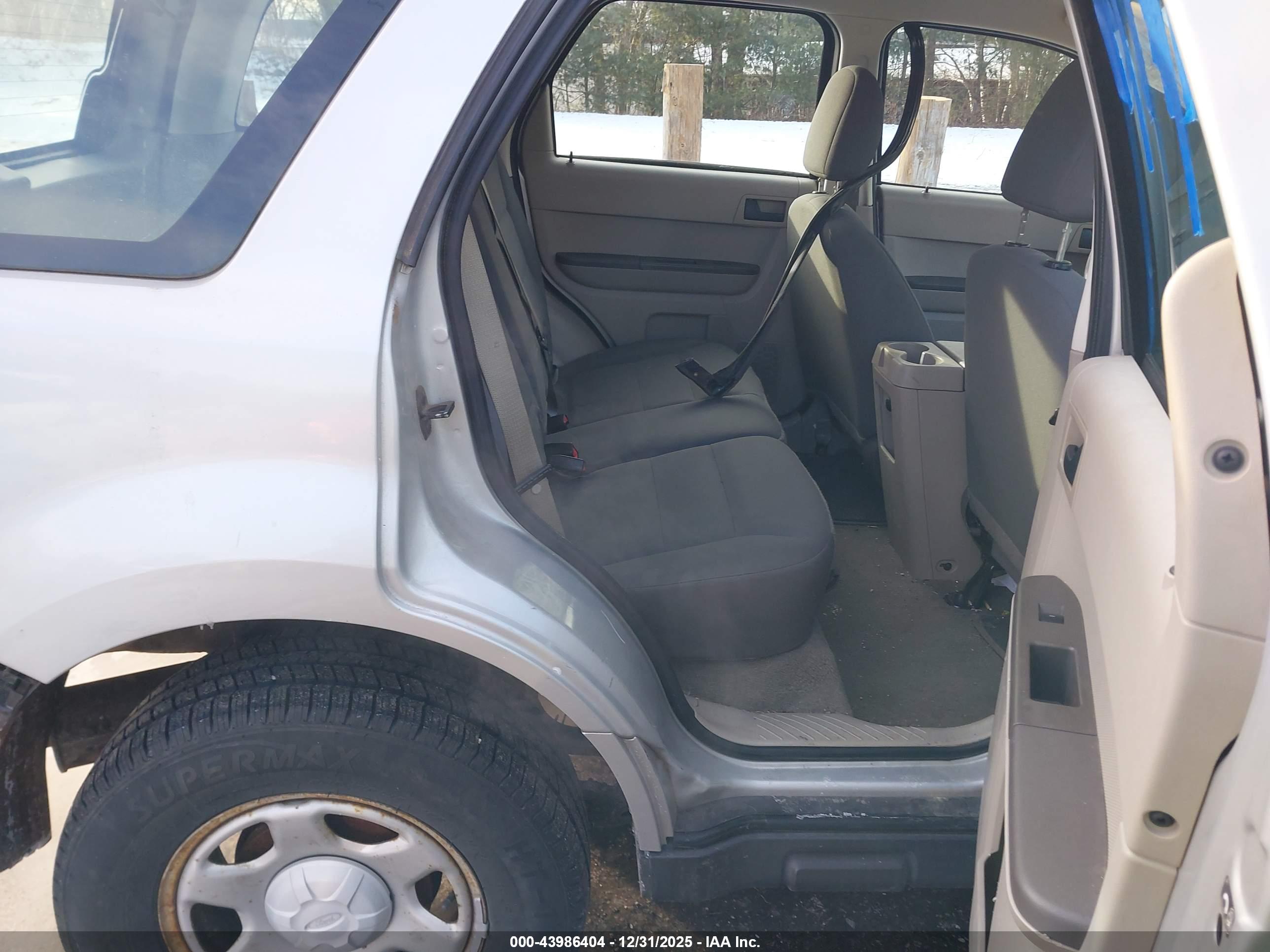 FORD ESCAPE image 8