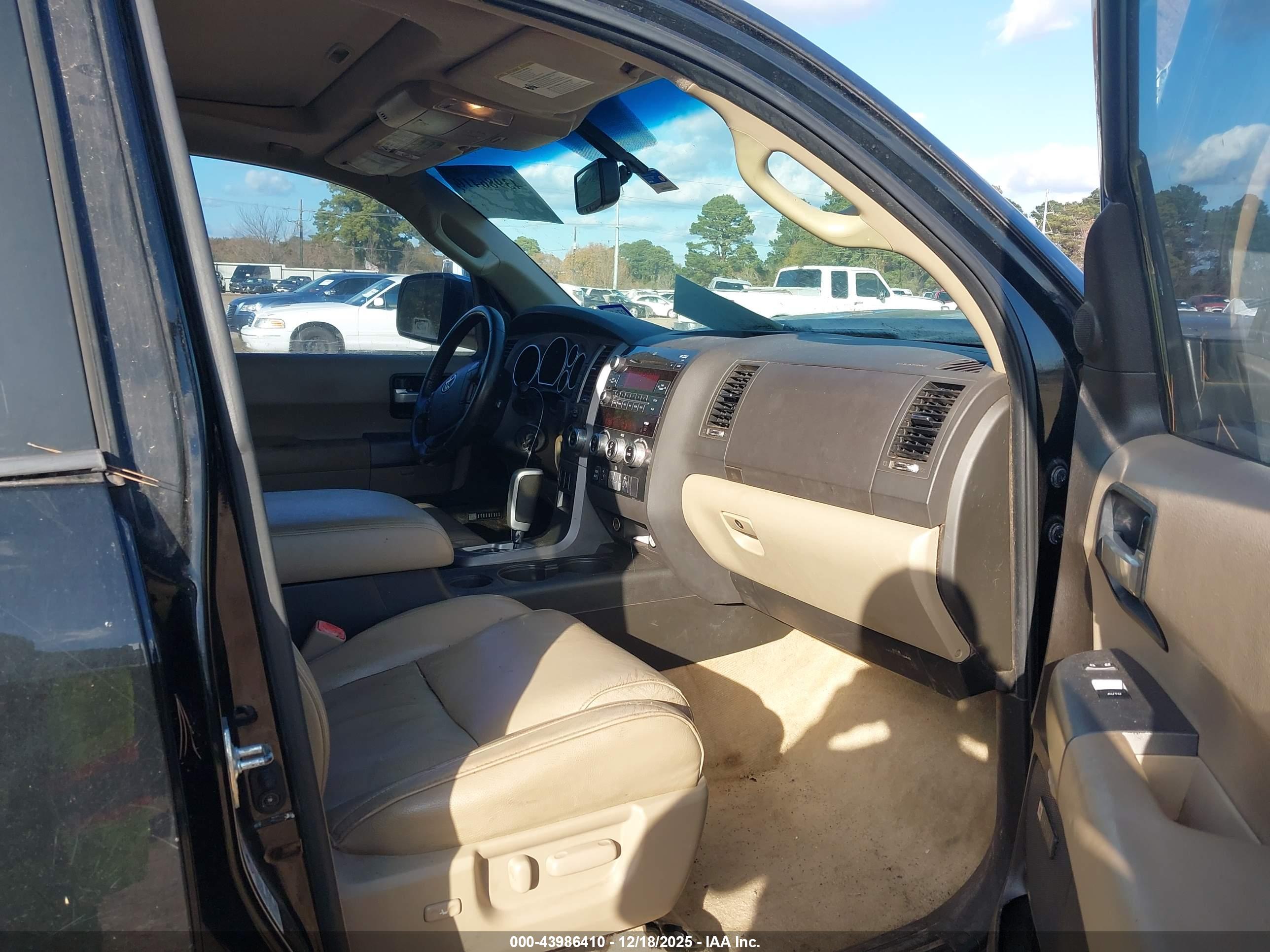 TOYOTA SEQUOIA image 5