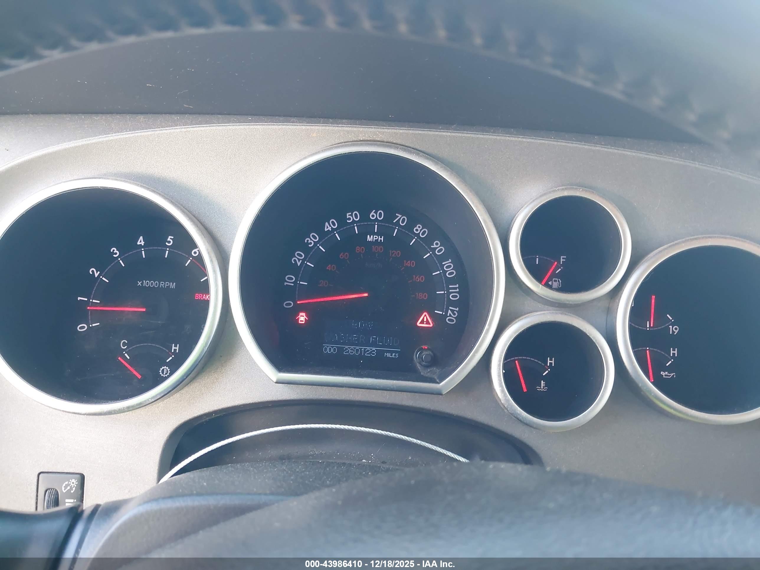 TOYOTA SEQUOIA image 7