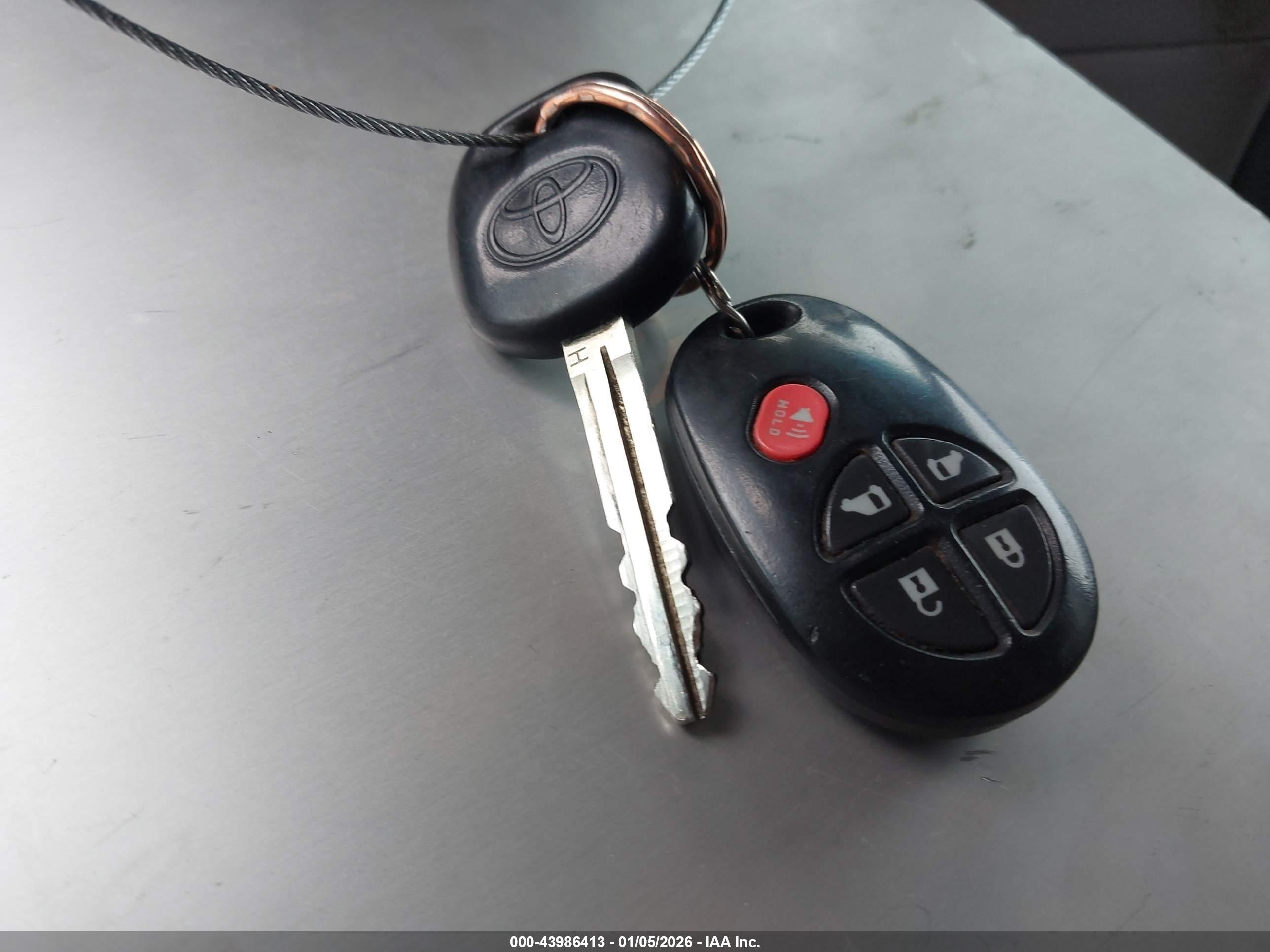 TOYOTA SIENNA image 11