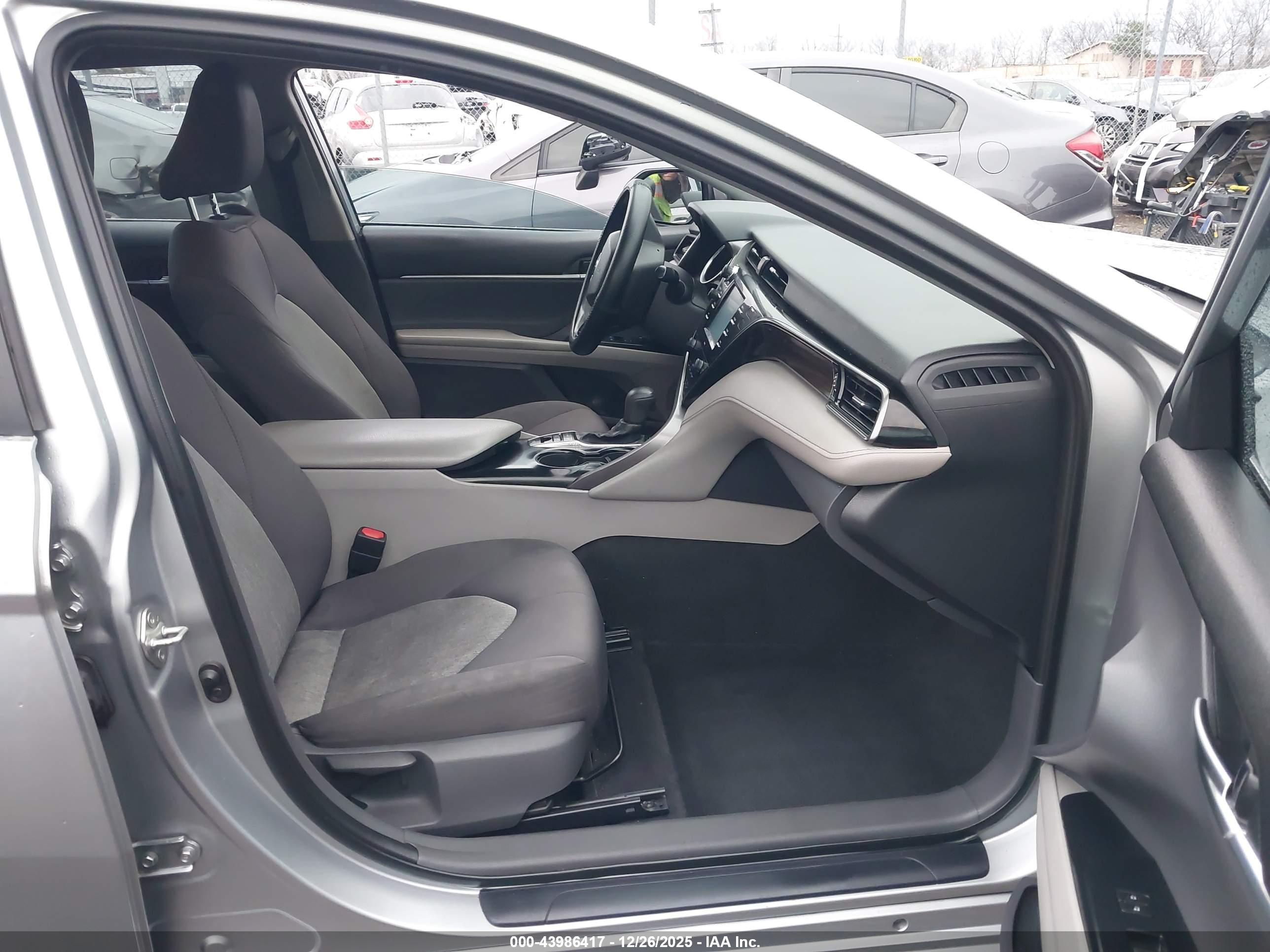 TOYOTA CAMRY image 5