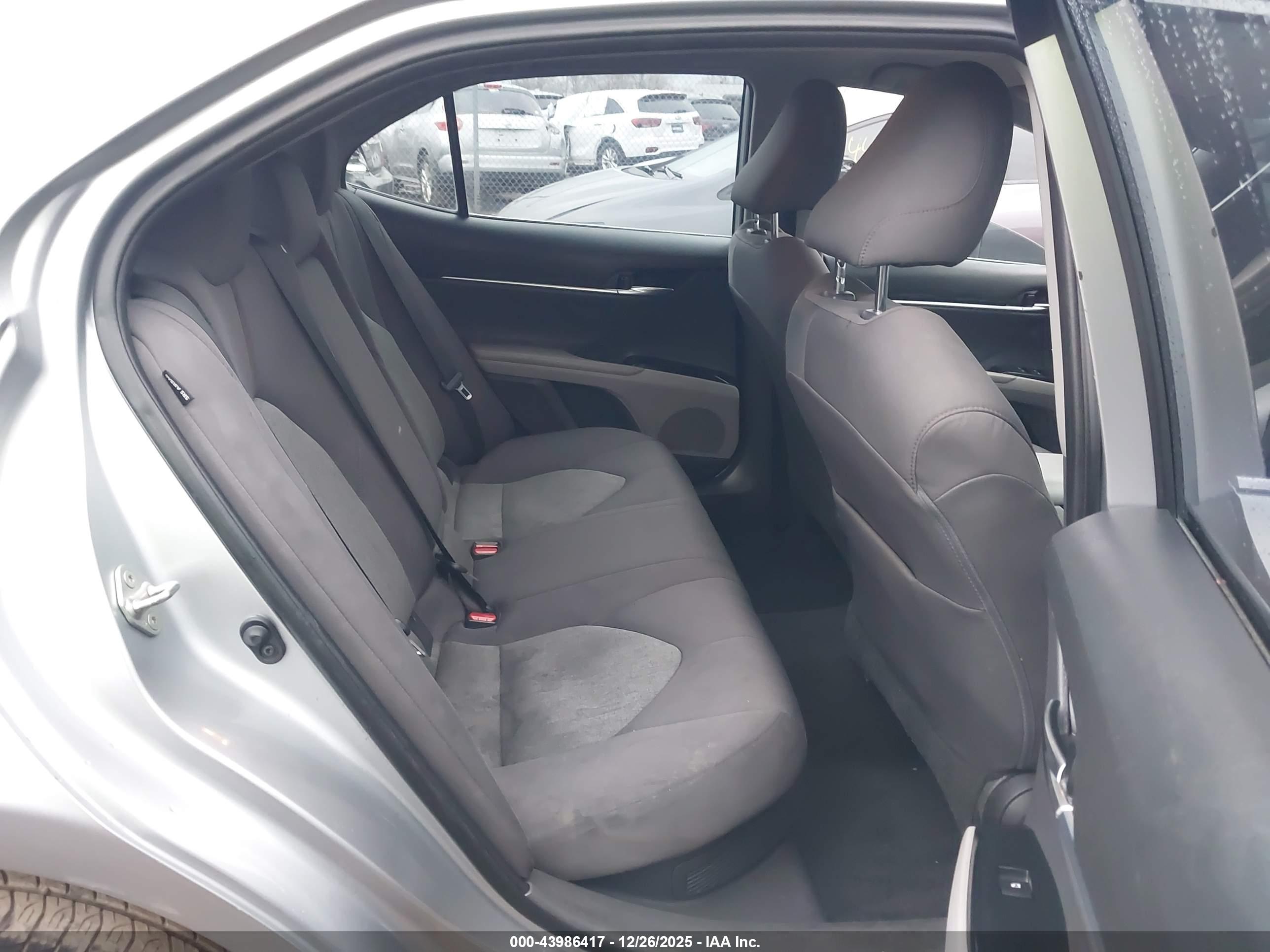 TOYOTA CAMRY image 8