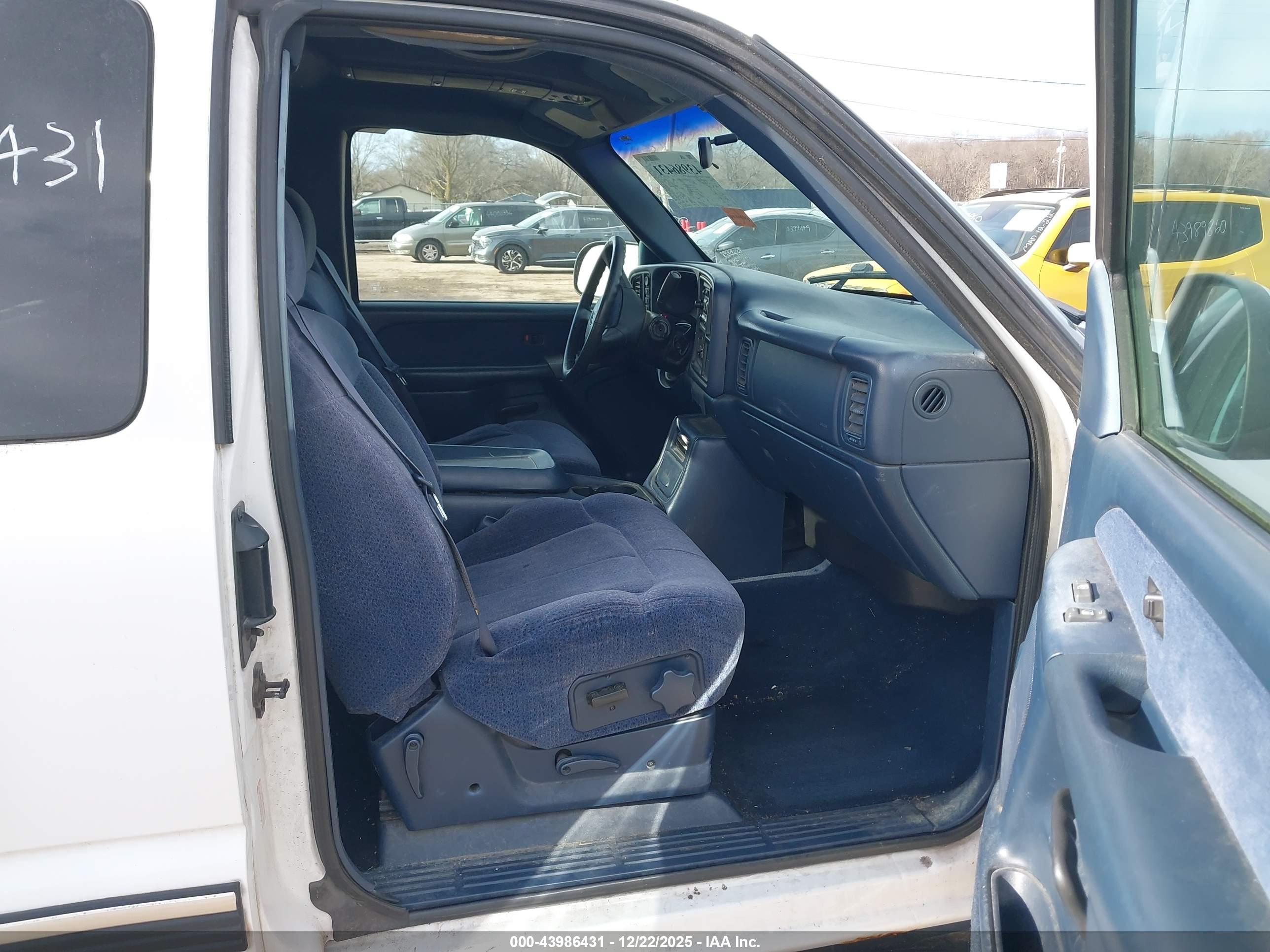 CHEVROLET SILVERADO image 5