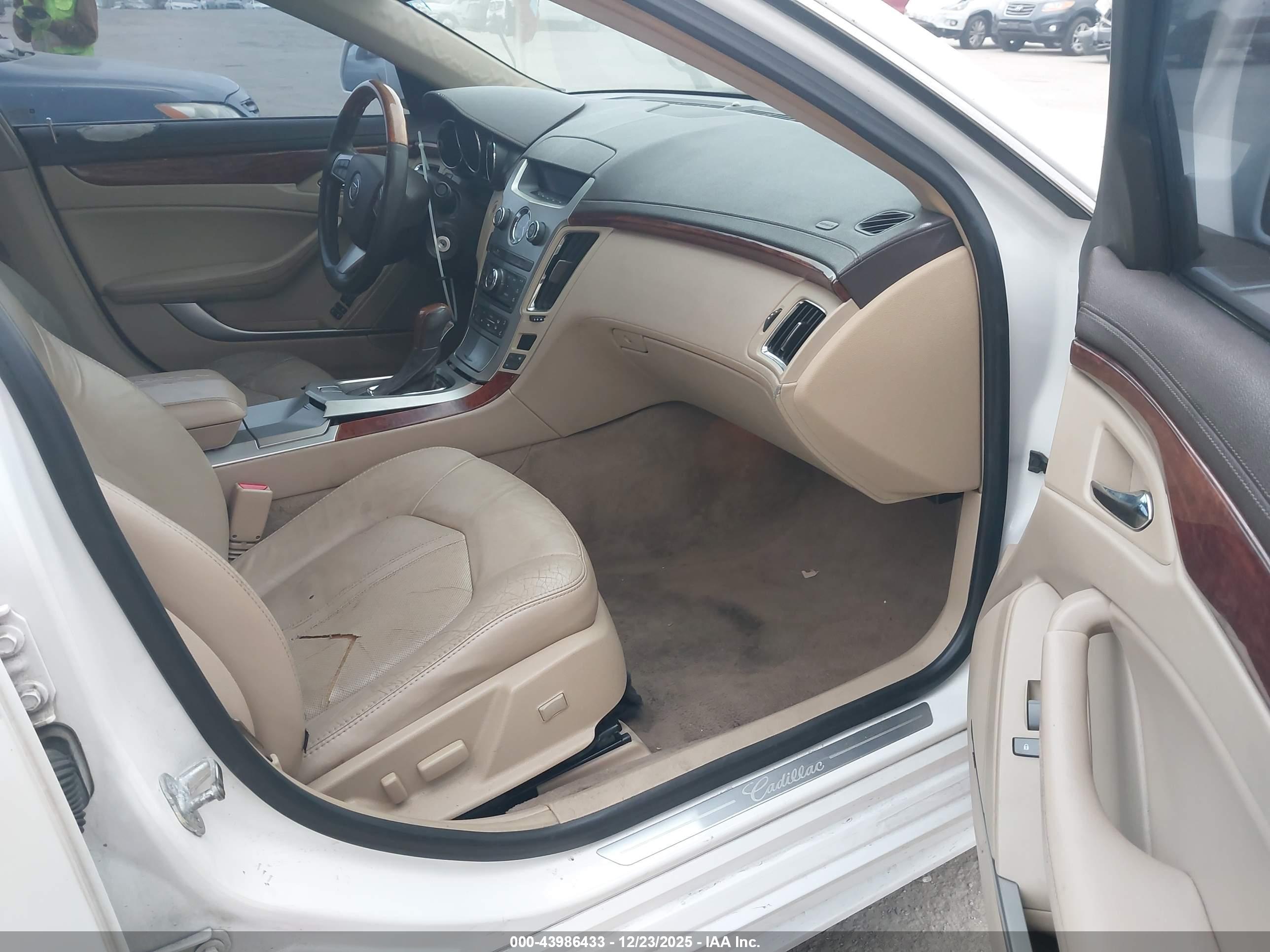 CADILLAC CTS image 5