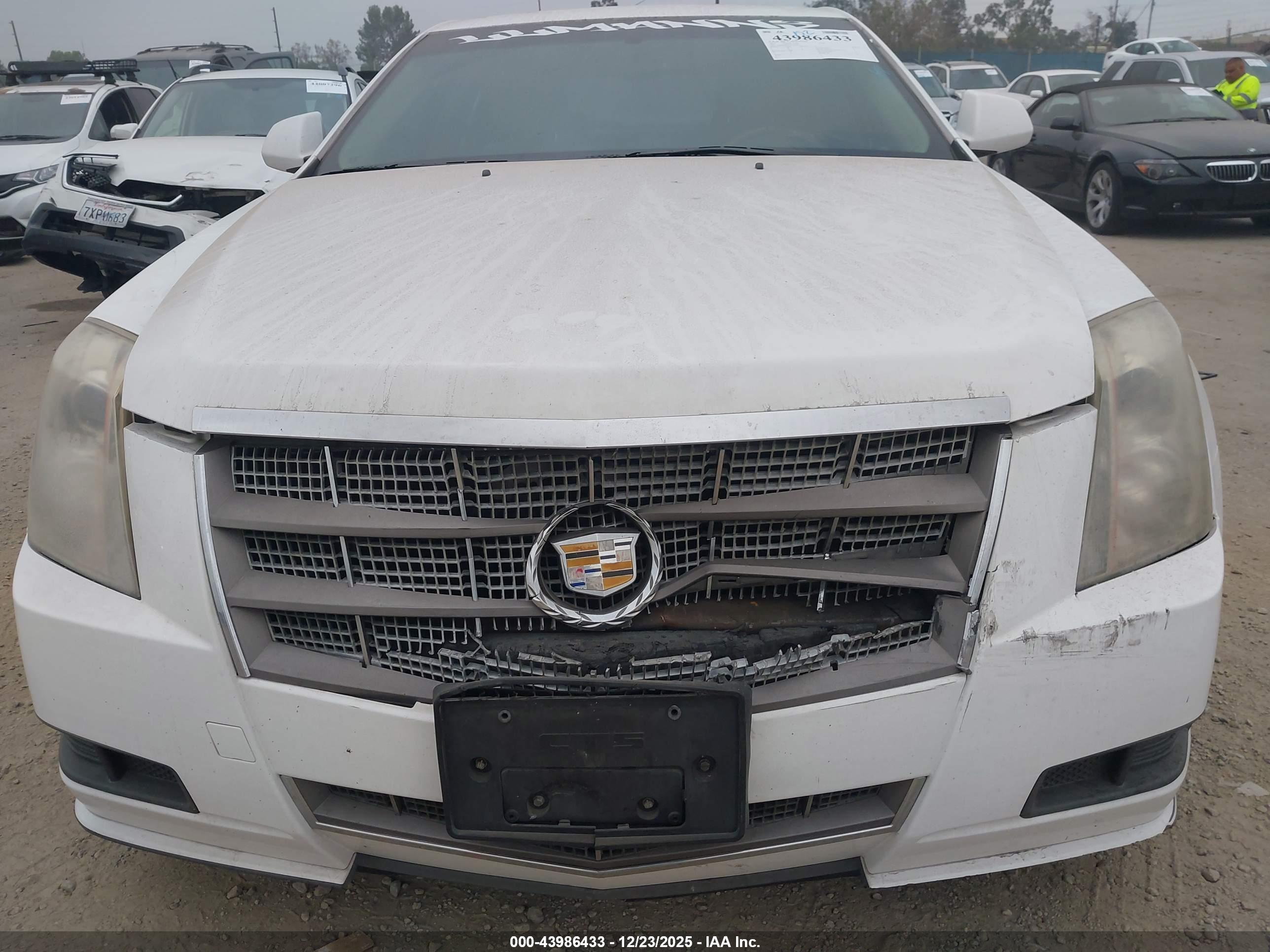 CADILLAC CTS image 6