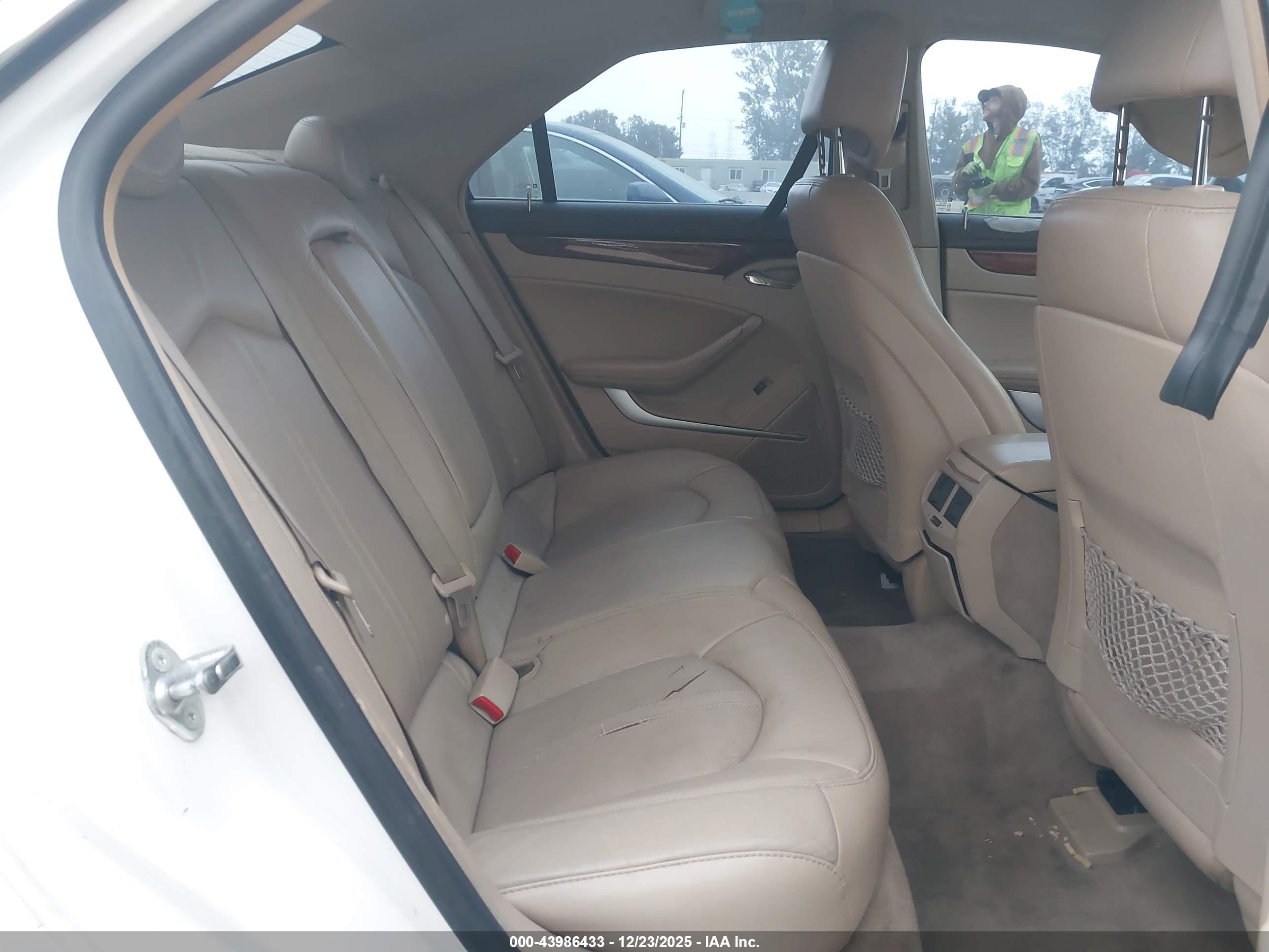 CADILLAC CTS image 8
