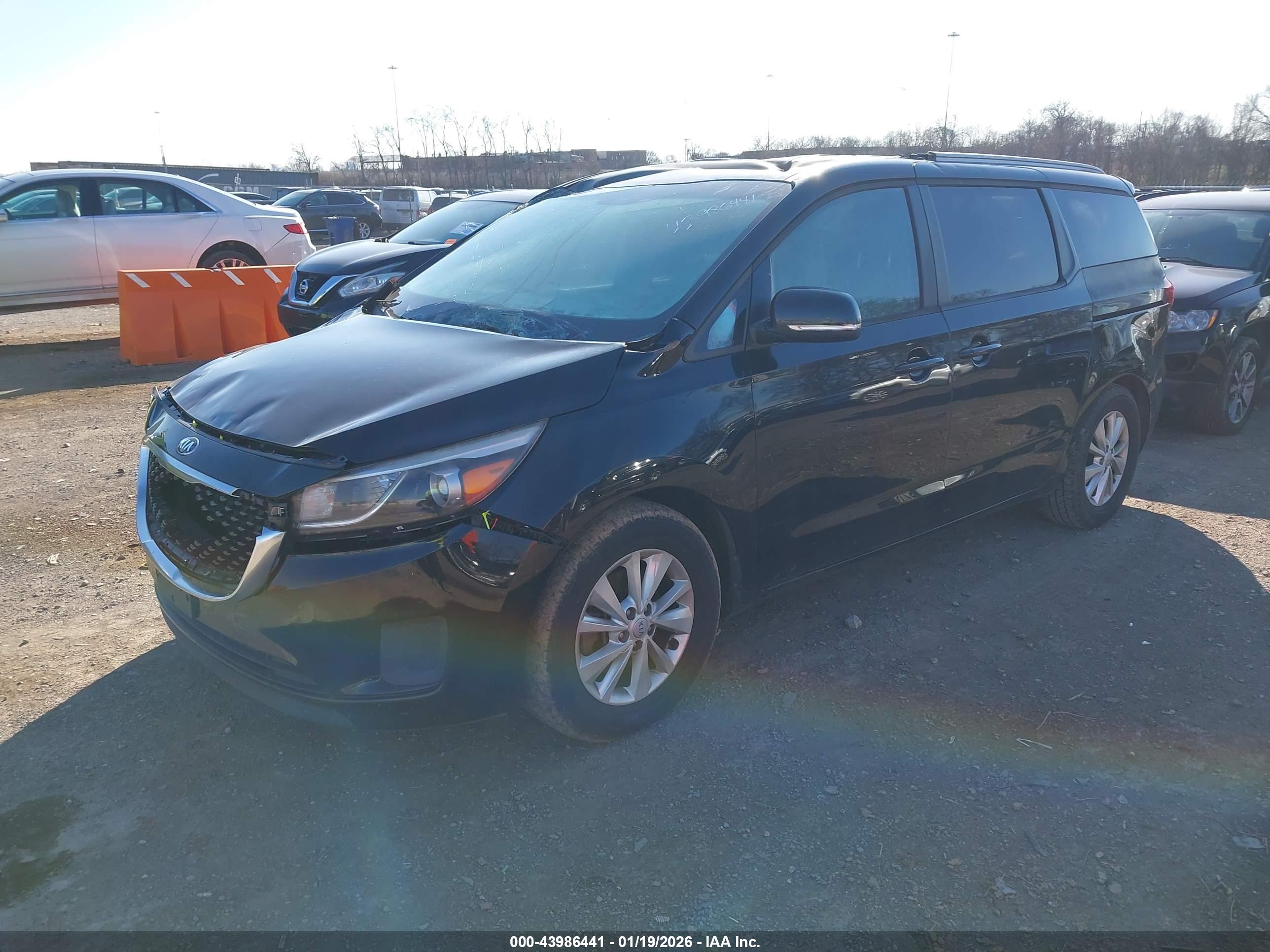 KIA SEDONA image 2