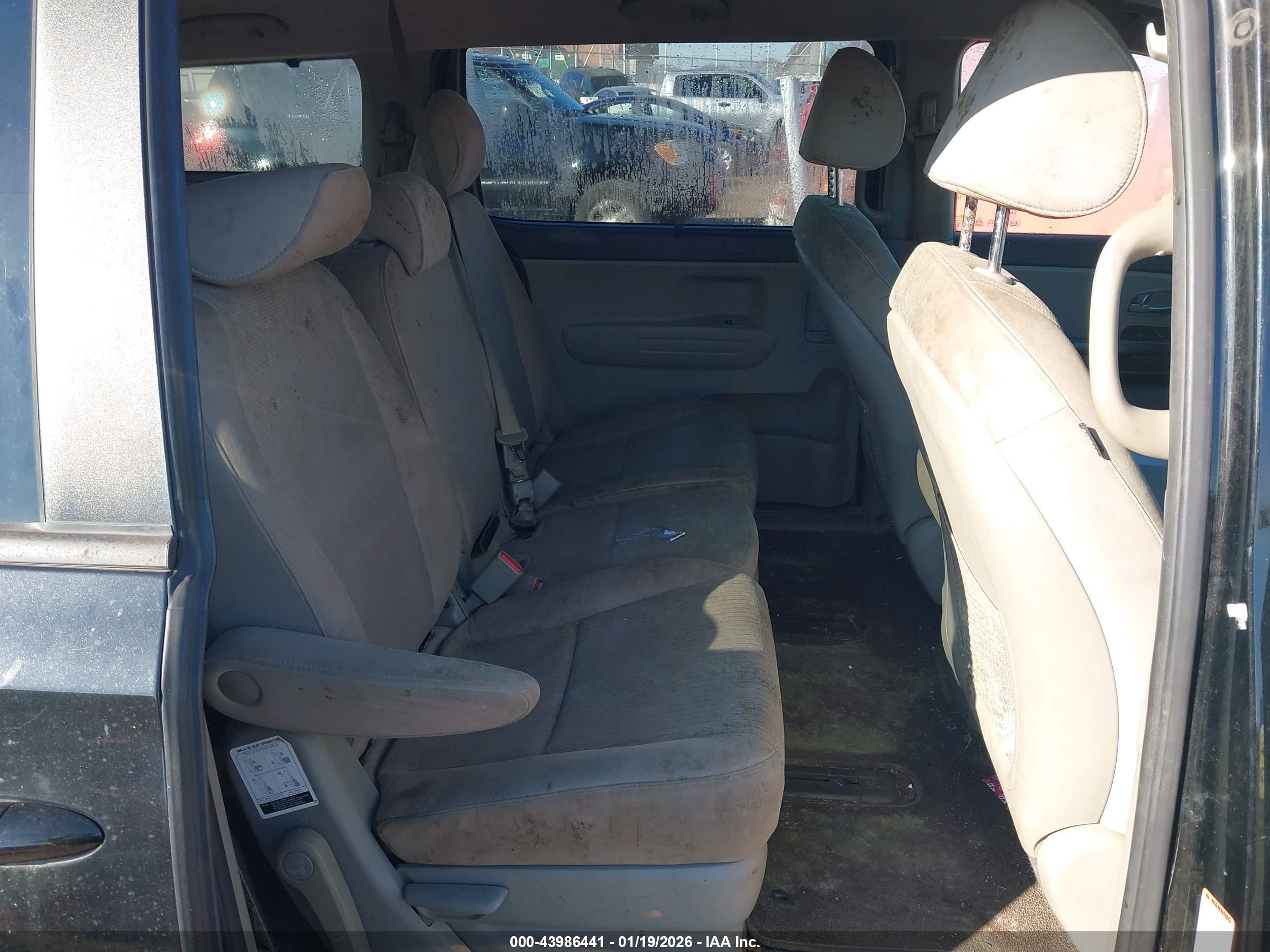 KIA SEDONA image 8