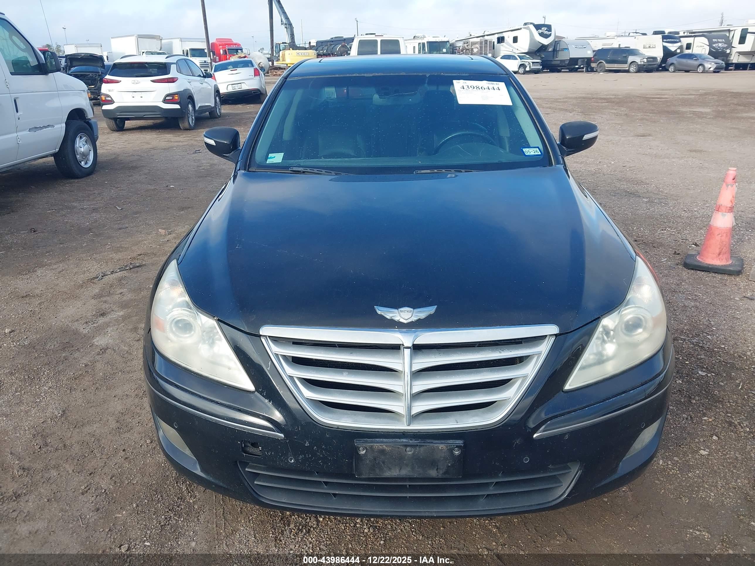 HYUNDAI GENESIS image 6