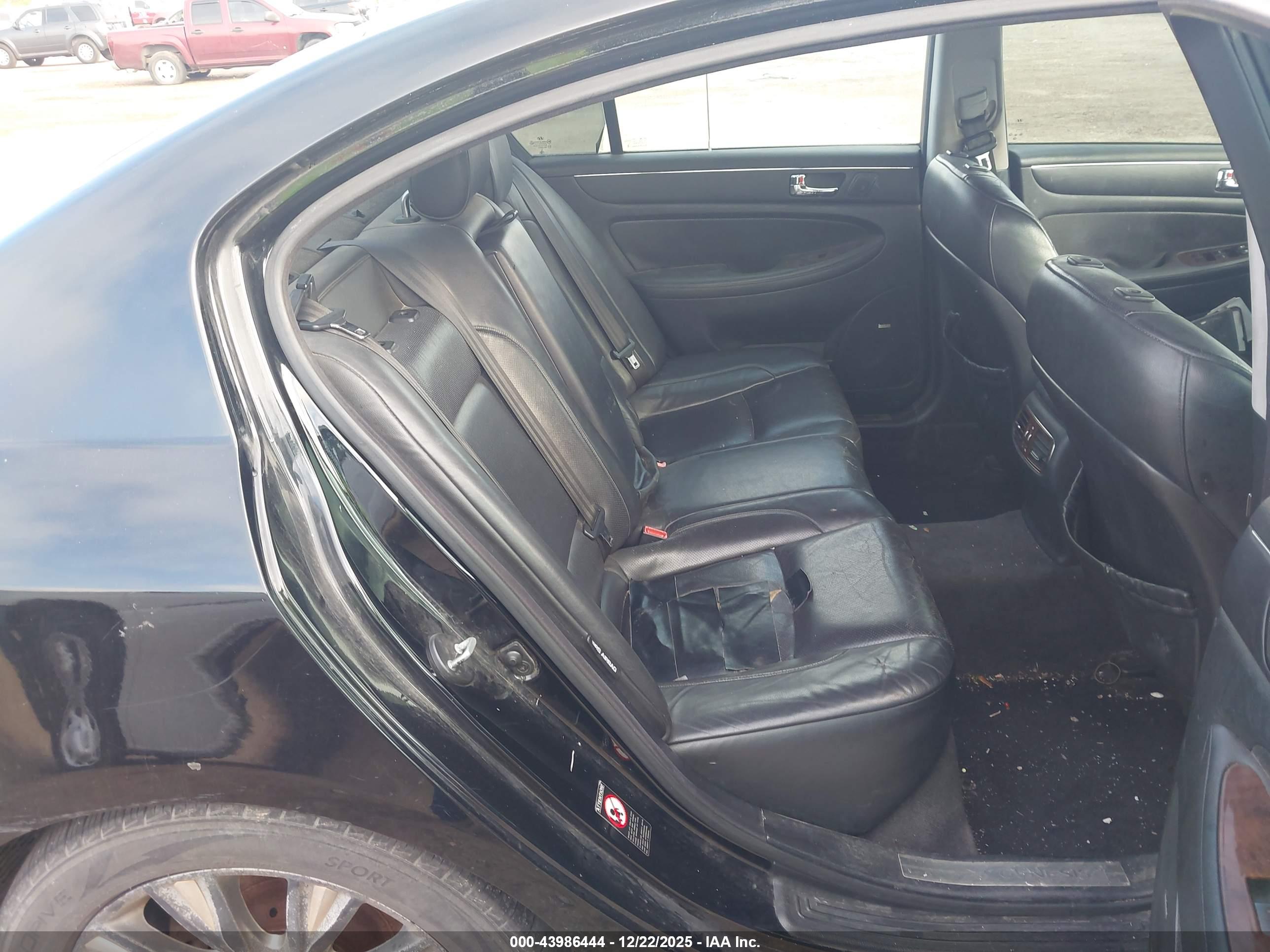 HYUNDAI GENESIS image 8