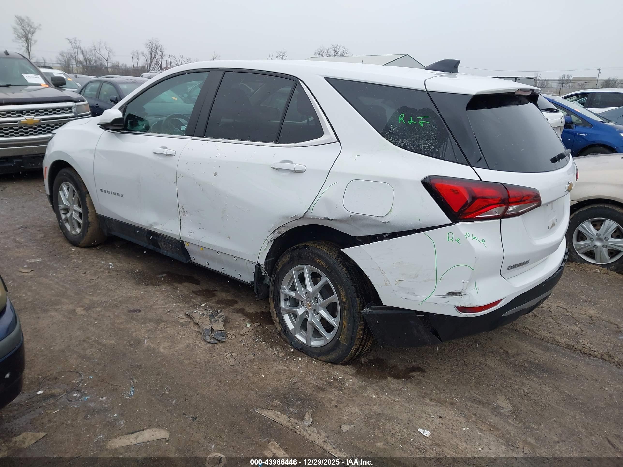 CHEVROLET EQUINOX image 3