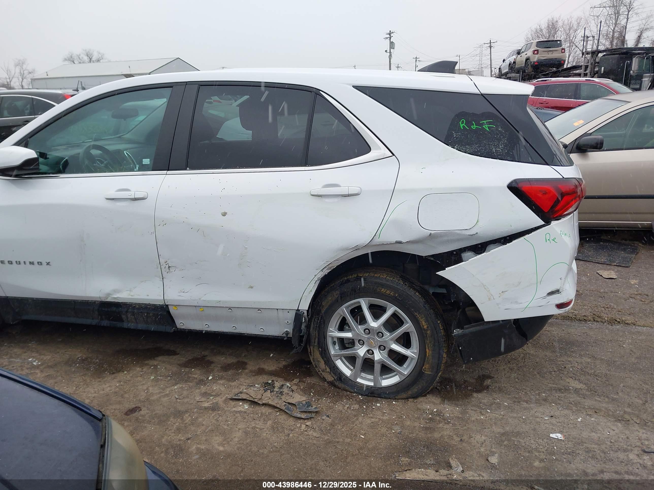 CHEVROLET EQUINOX image 6