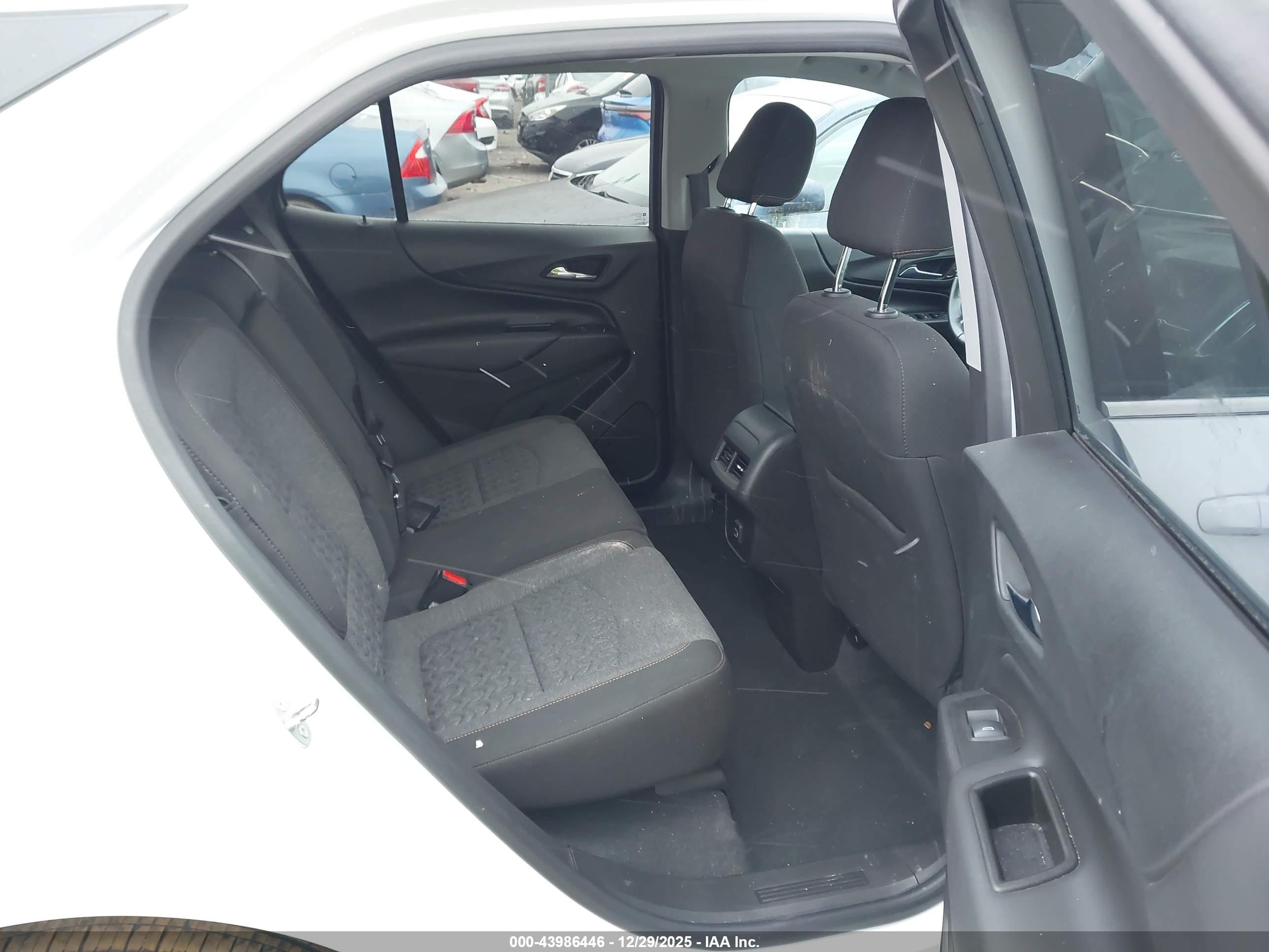 CHEVROLET EQUINOX image 8
