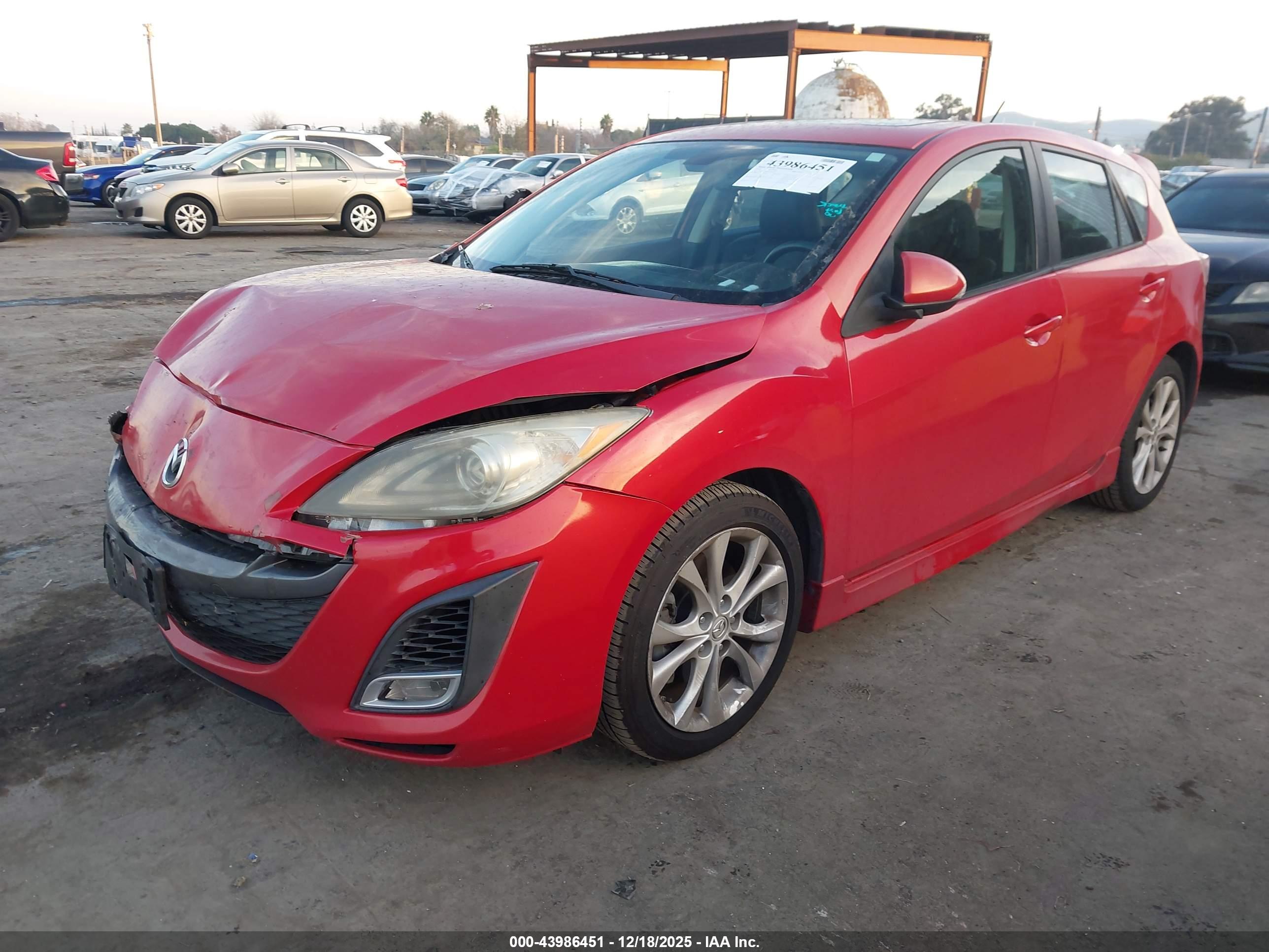 MAZDA MAZDA3 image 2