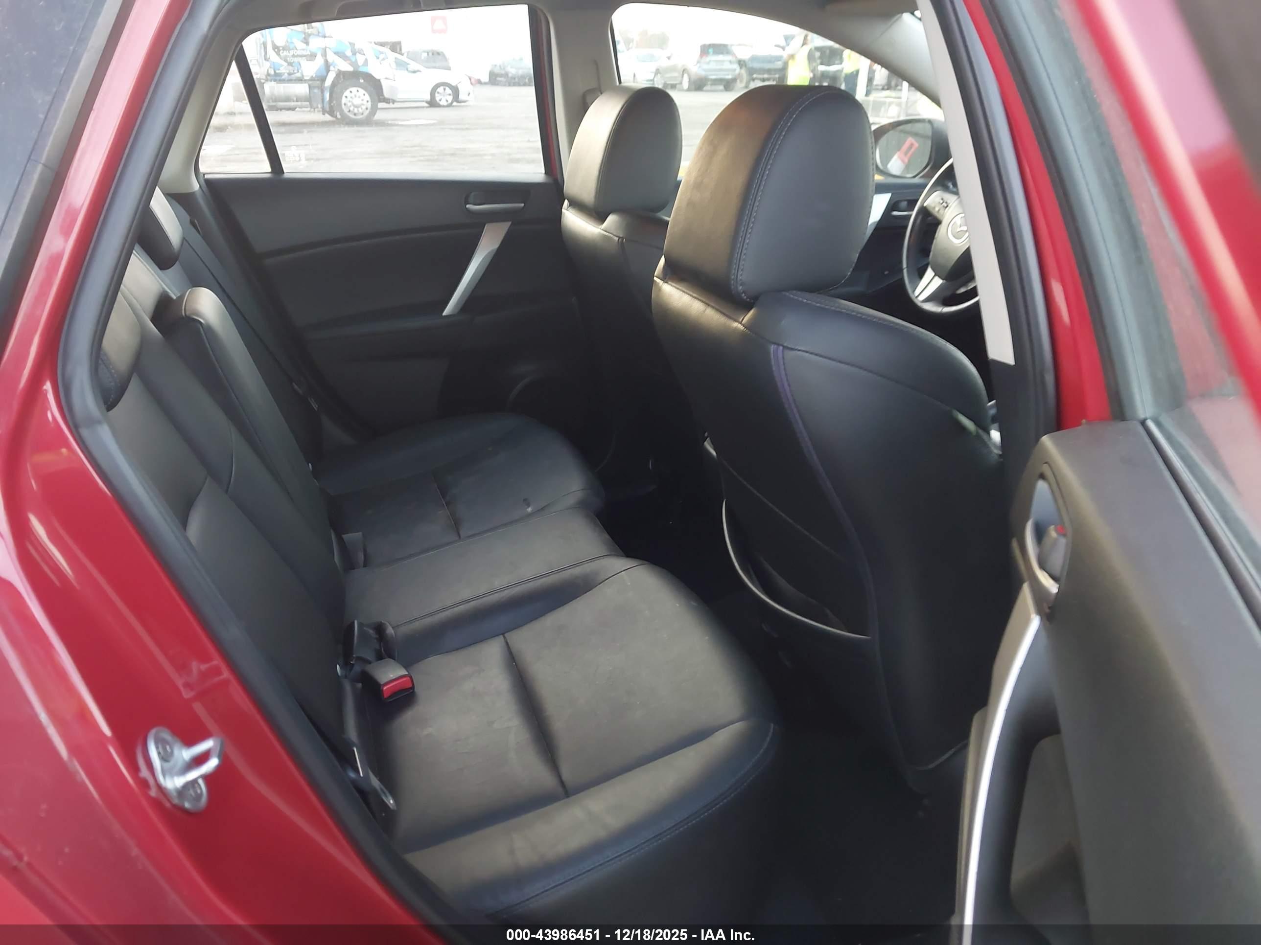 MAZDA MAZDA3 image 8