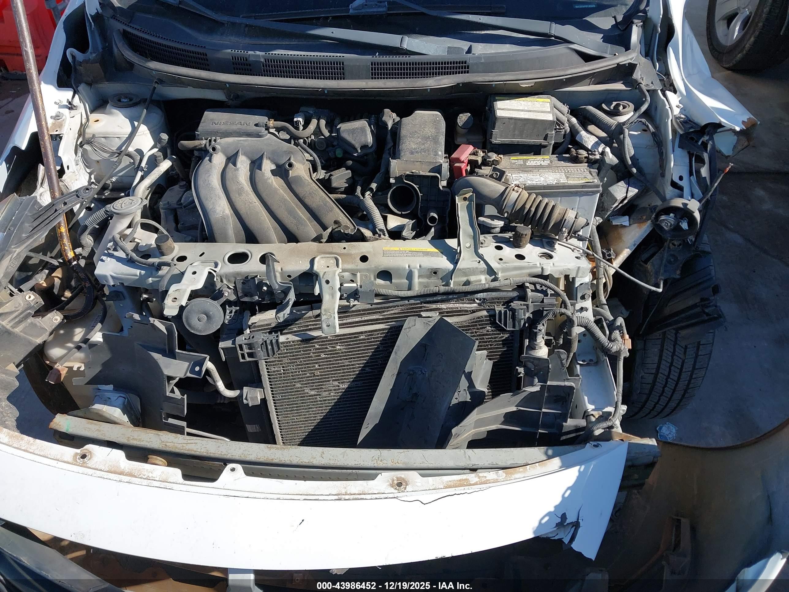 NISSAN VERSA image 10