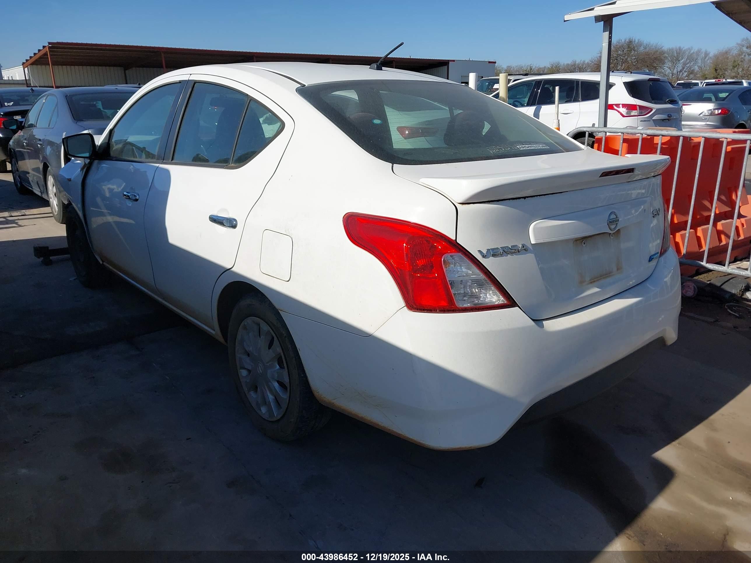 NISSAN VERSA image 3