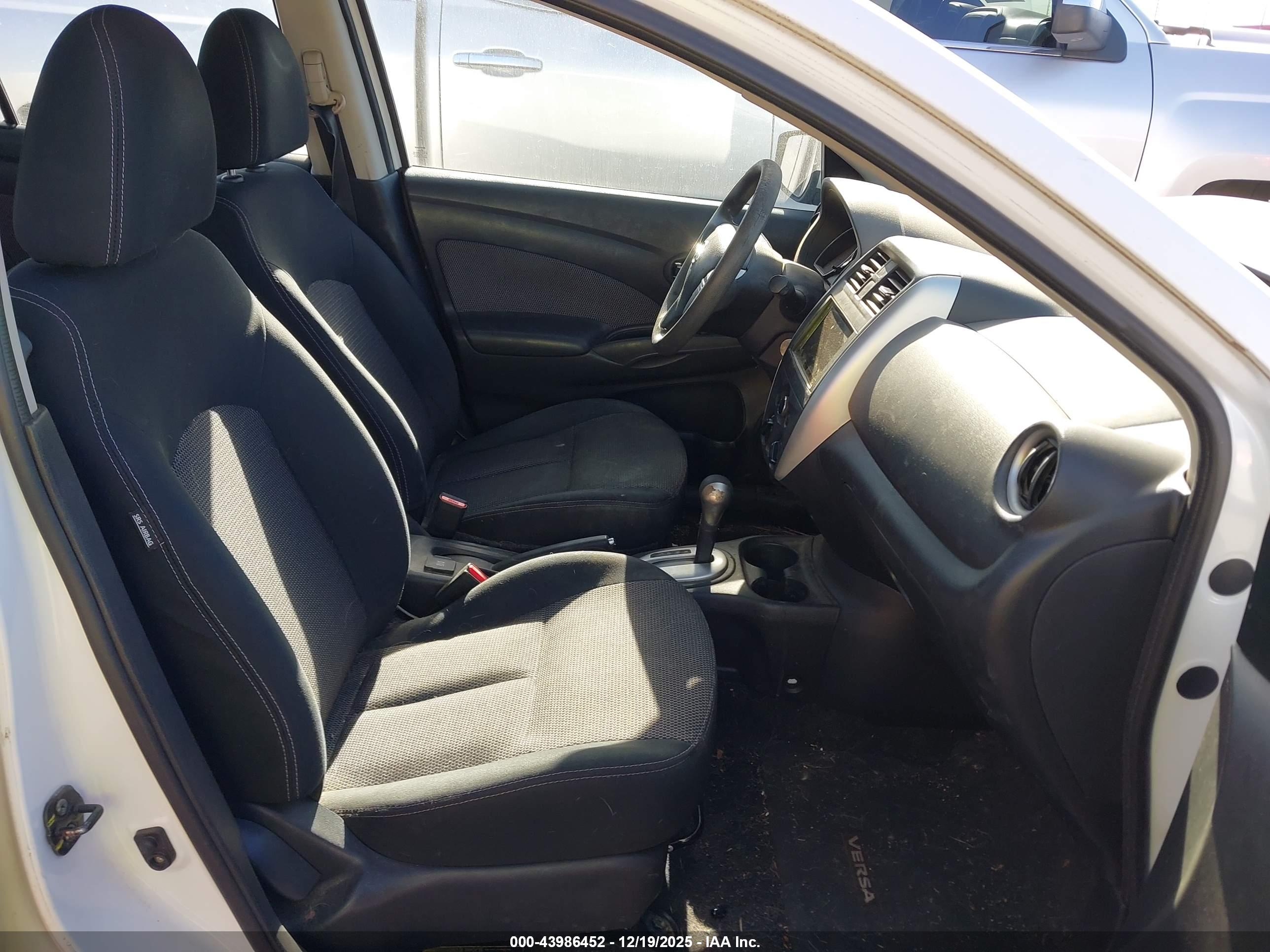 NISSAN VERSA image 5