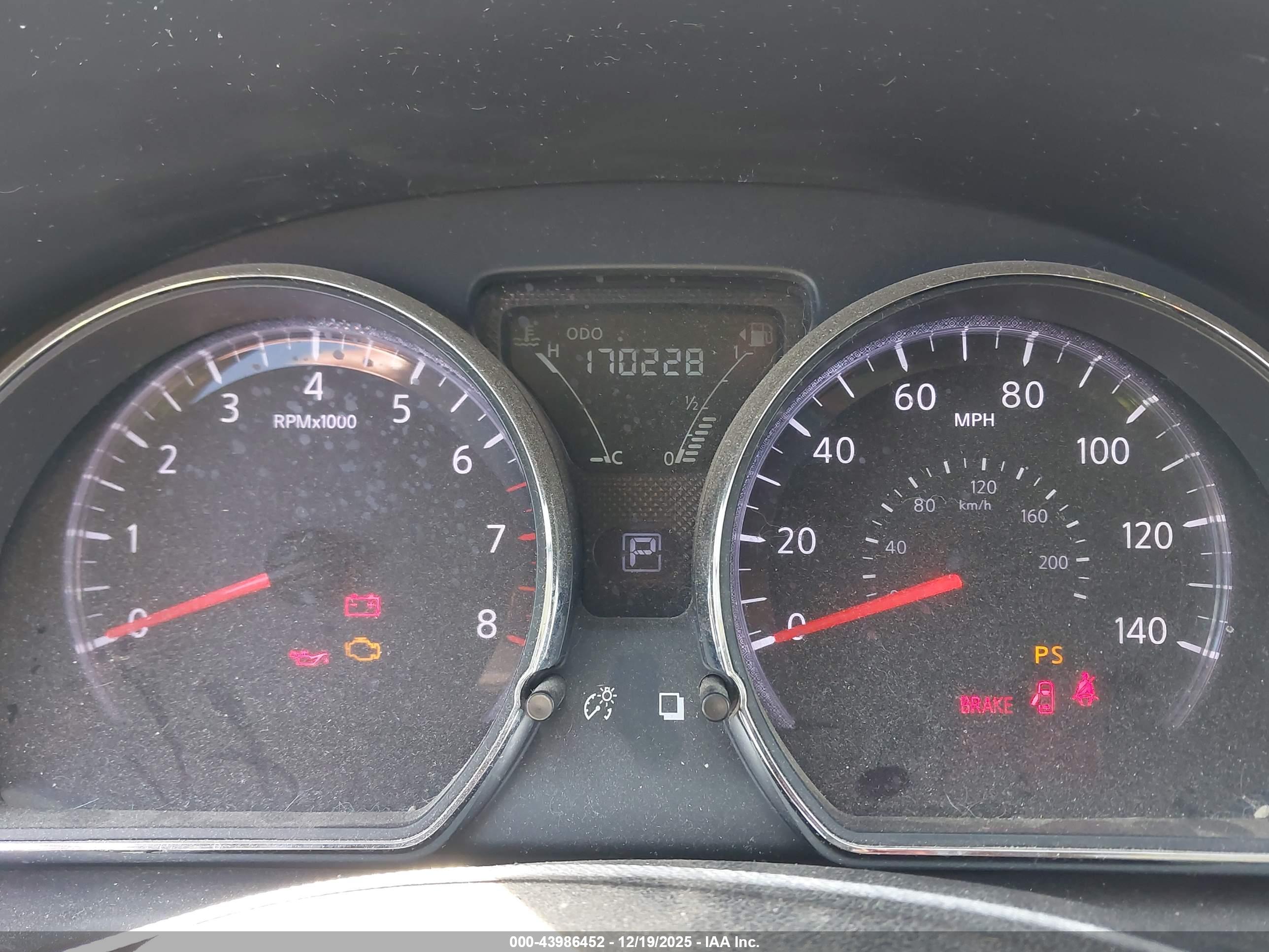 NISSAN VERSA image 7