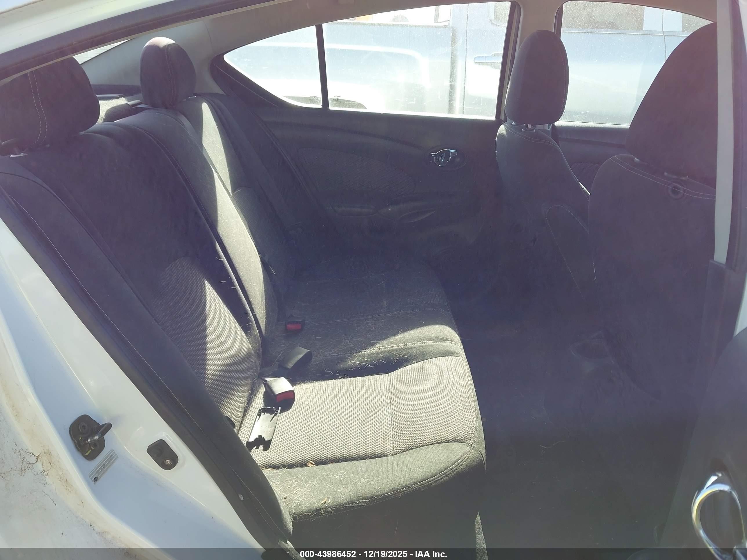 NISSAN VERSA image 8