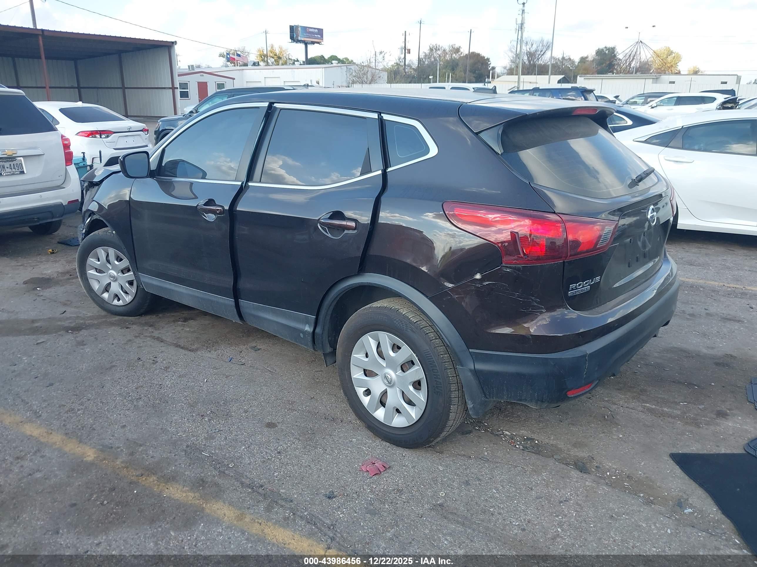 NISSAN ROGUE image 3