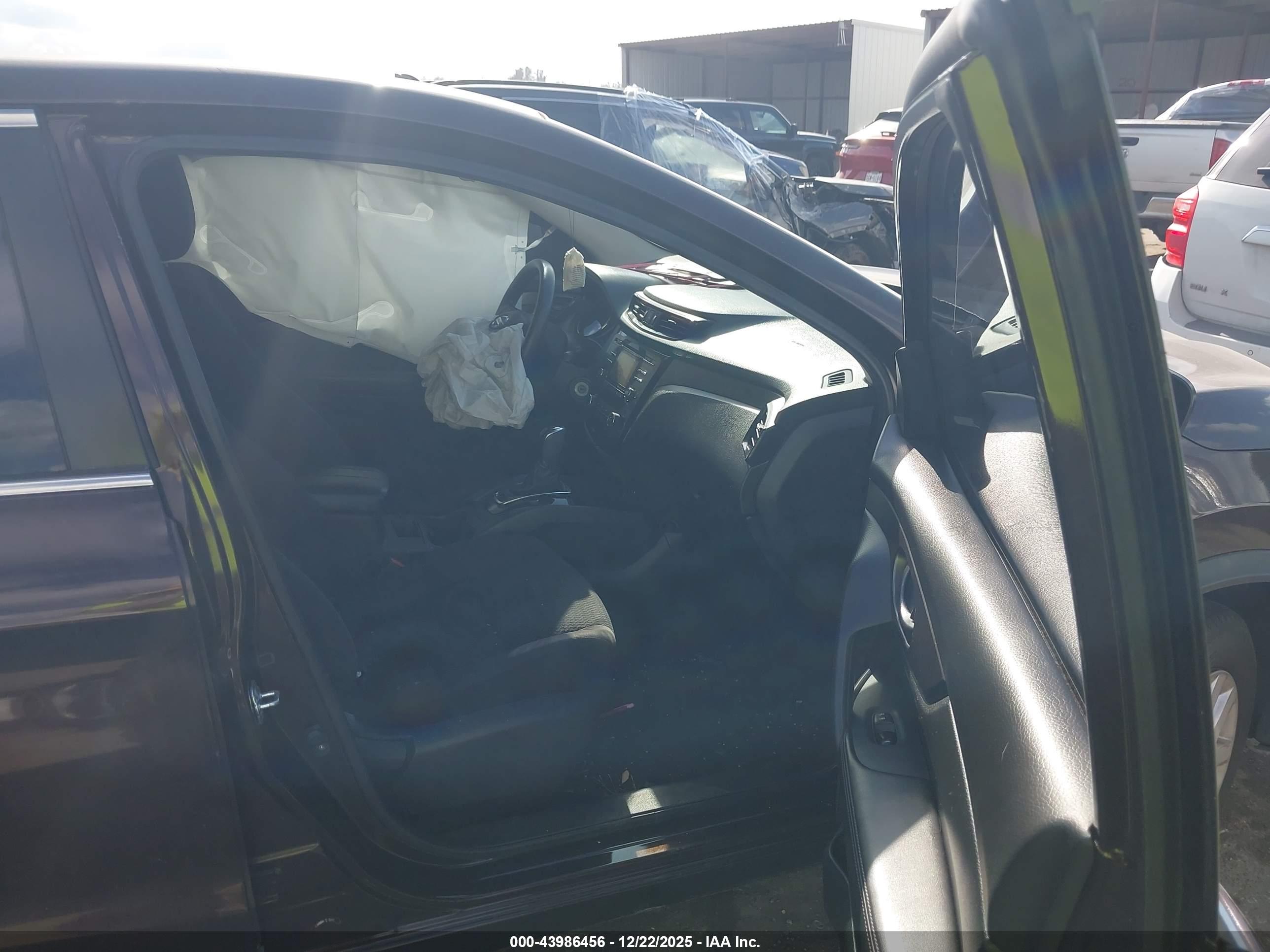 NISSAN ROGUE image 5