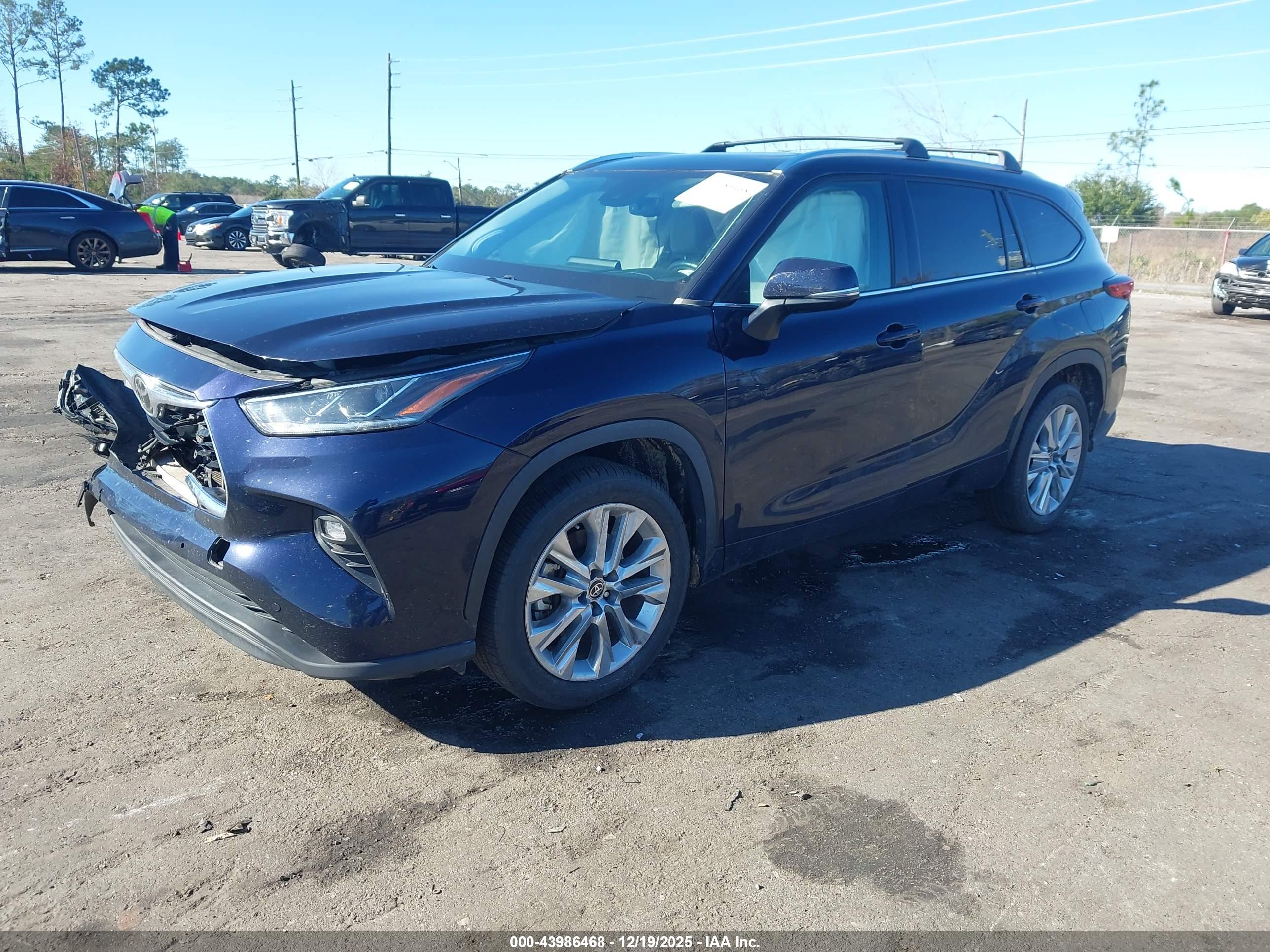 TOYOTA HIGHLANDER image 2