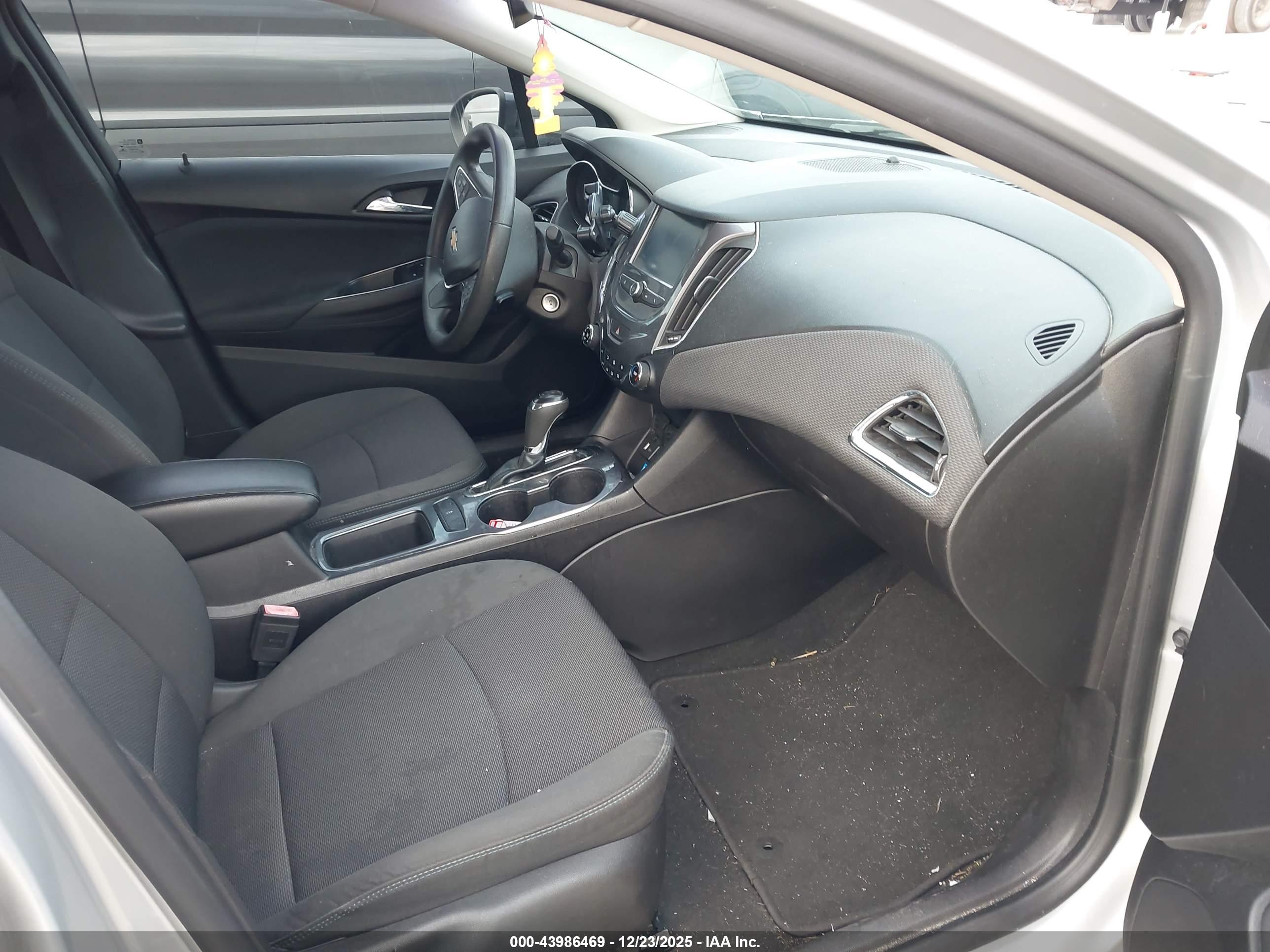 CHEVROLET CRUZE image 5