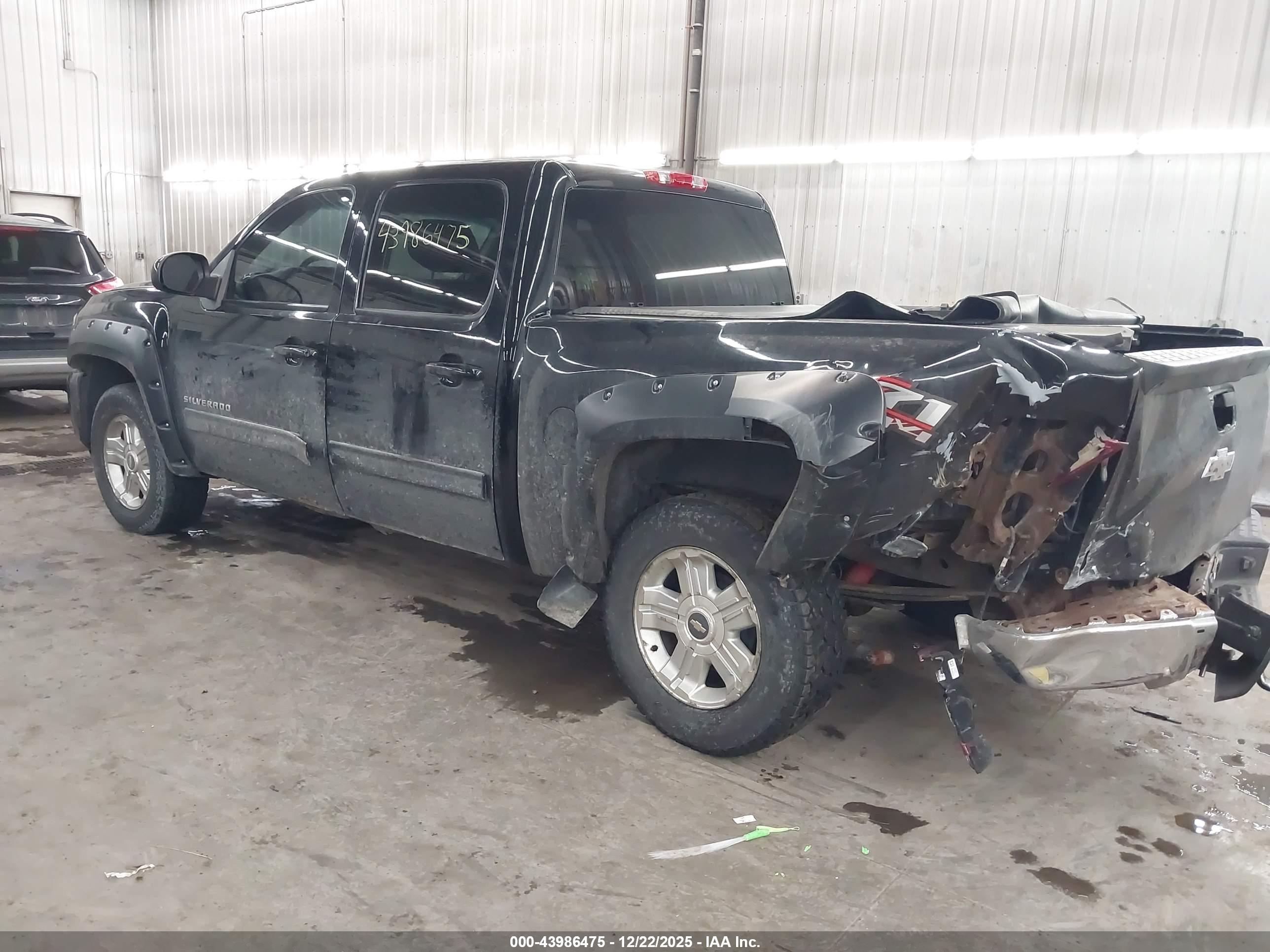 CHEVROLET SILVERADO image 3
