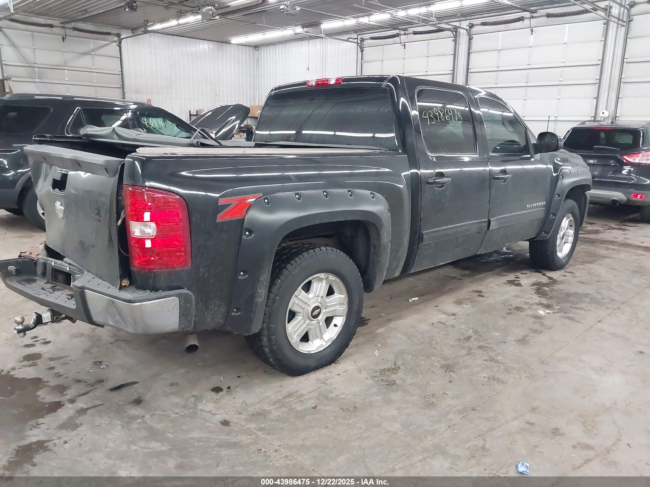 CHEVROLET SILVERADO image 4