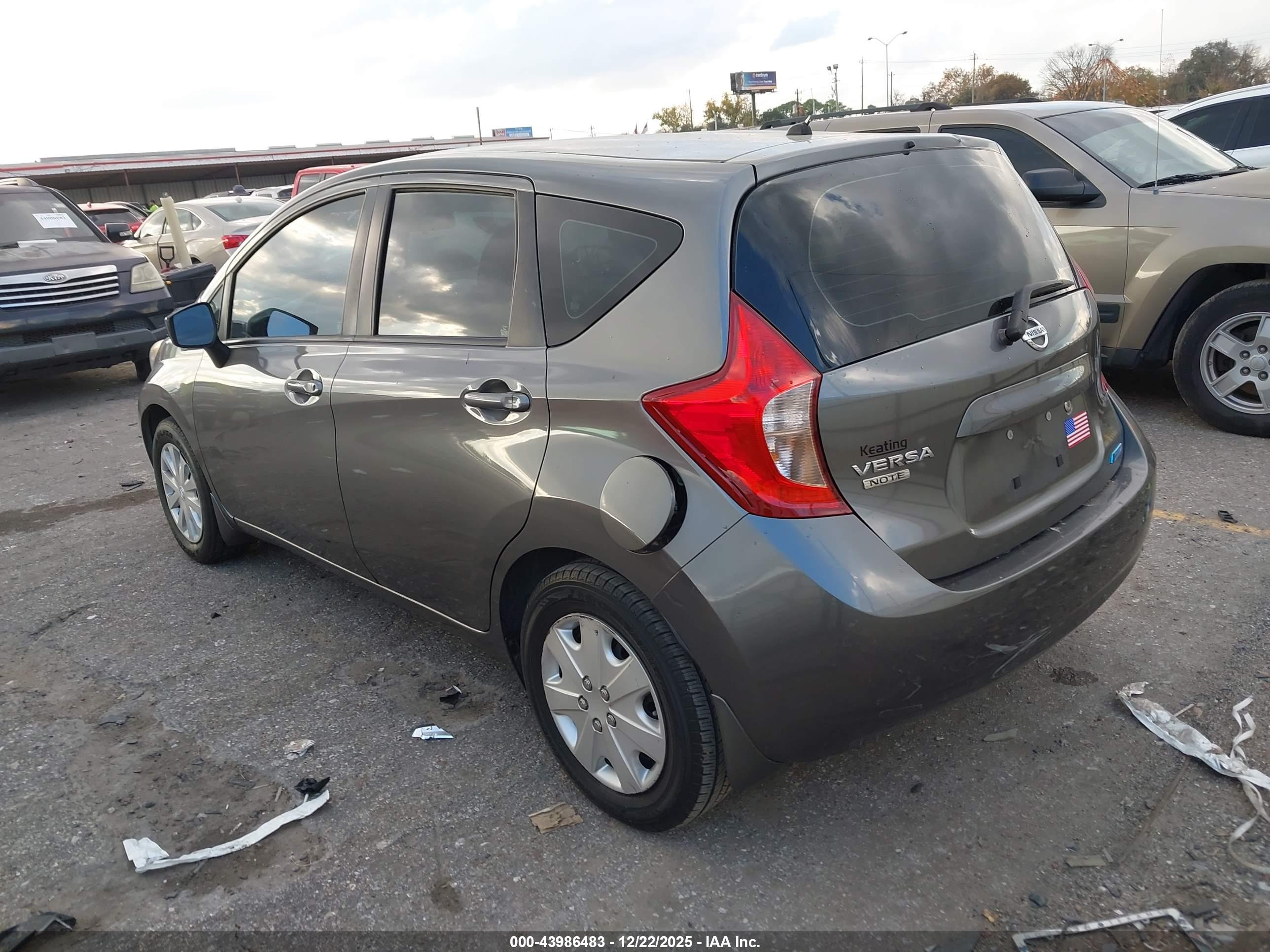 NISSAN VERSA image 3
