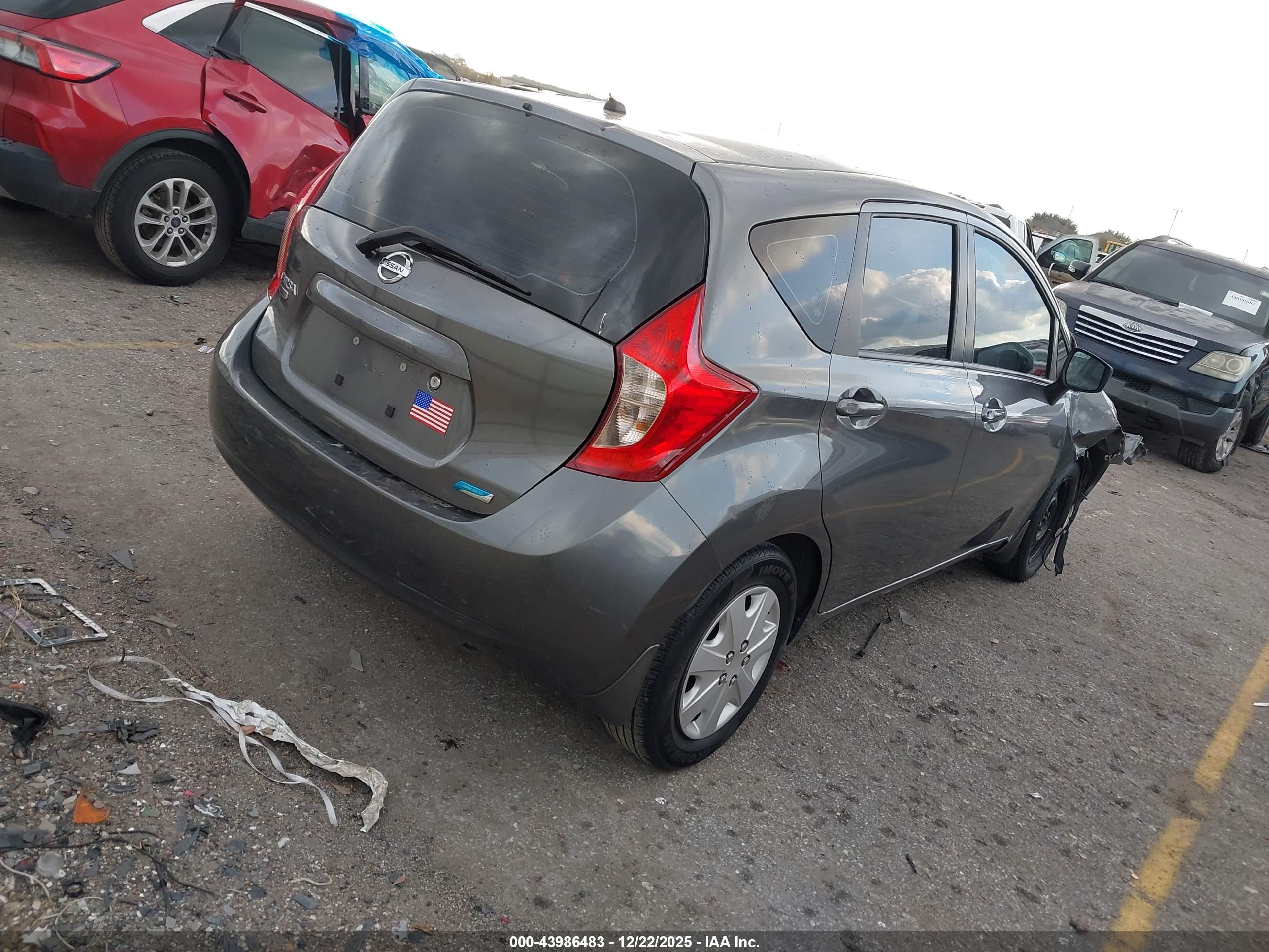 NISSAN VERSA image 4