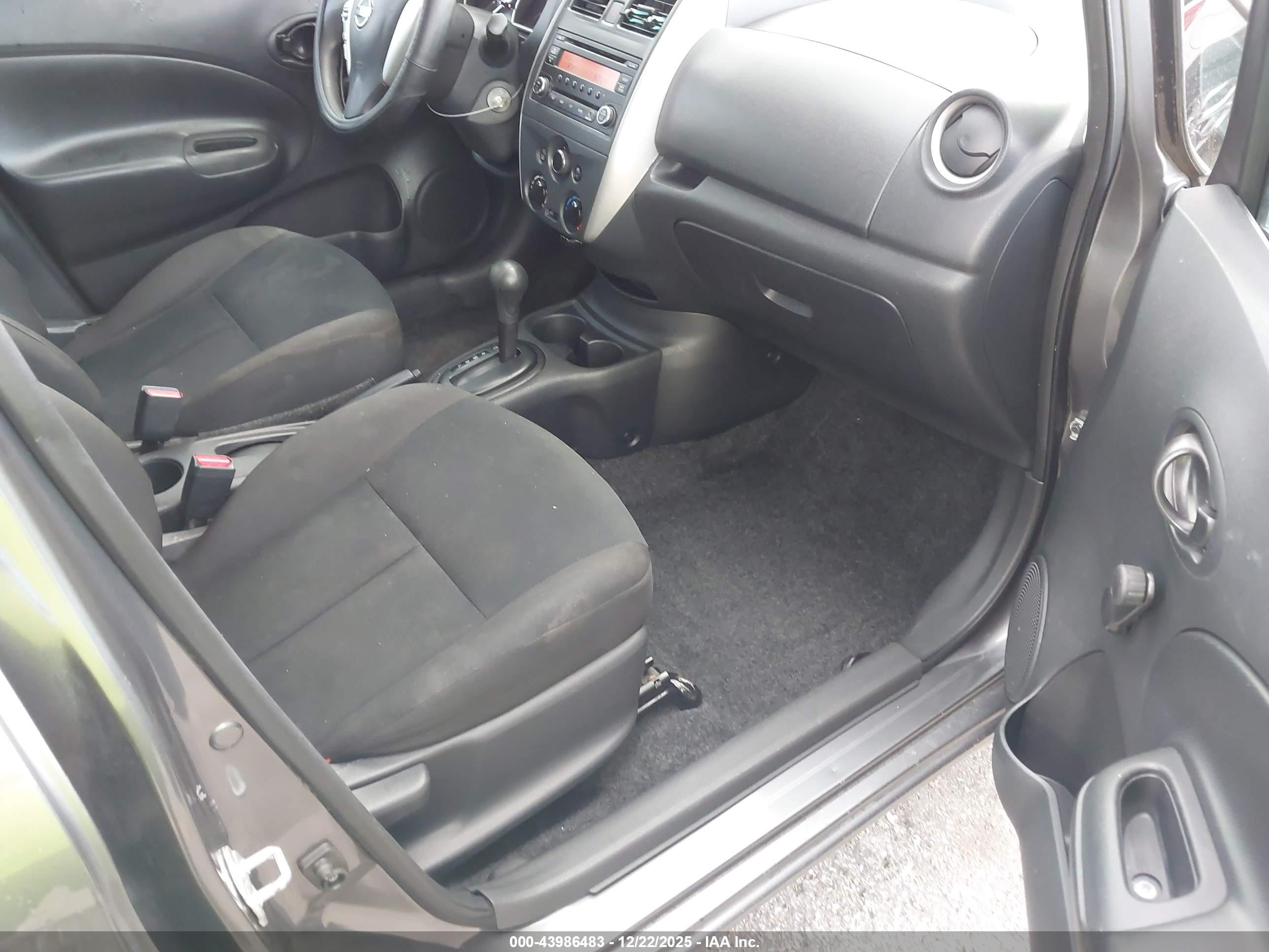 NISSAN VERSA image 5