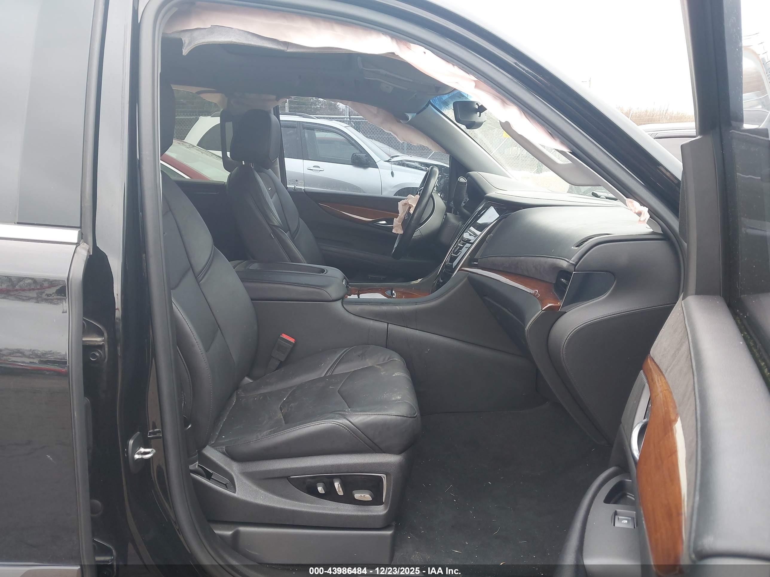CADILLAC ESCALADE image 5