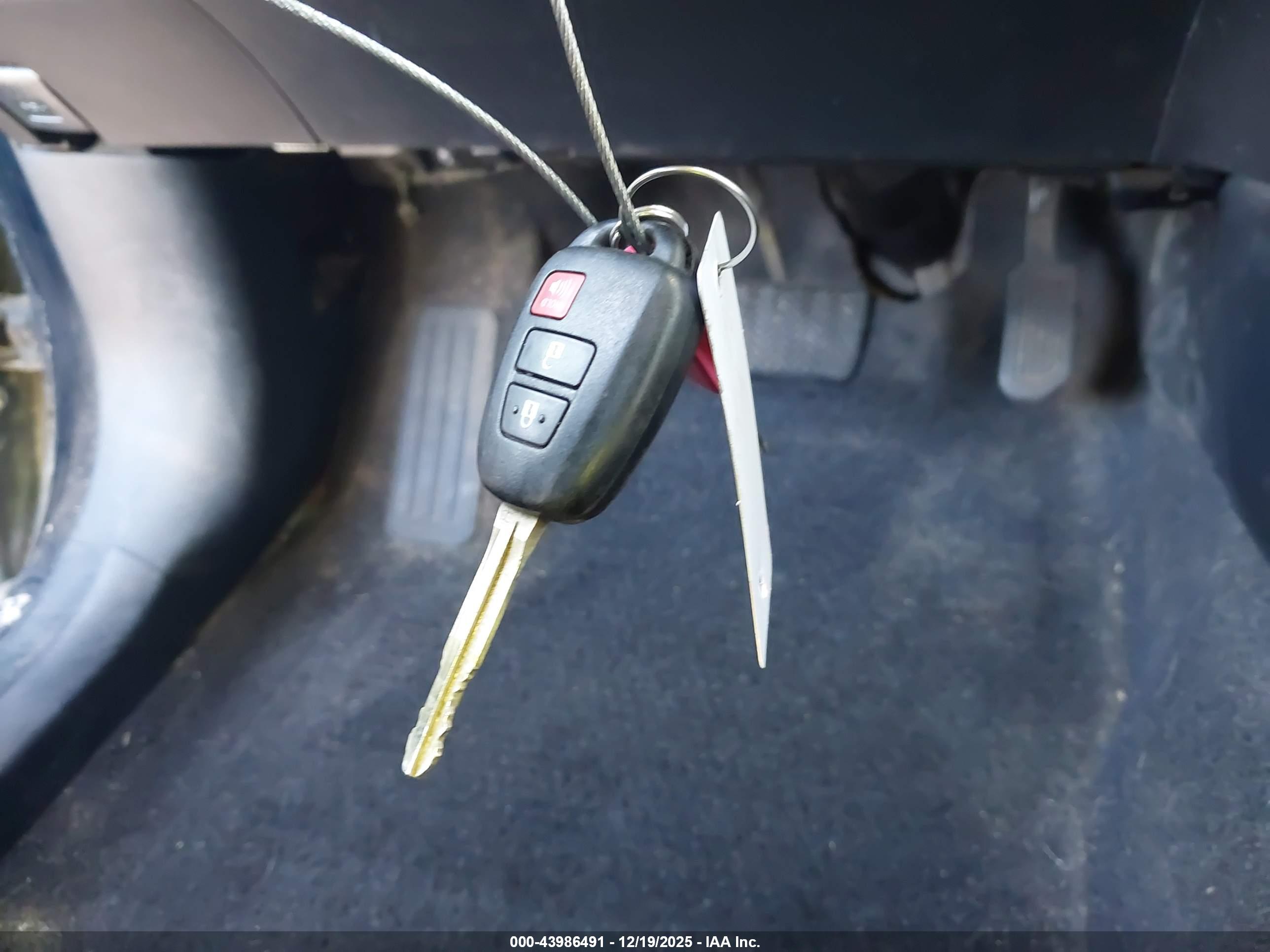 TOYOTA RAV4 image 11