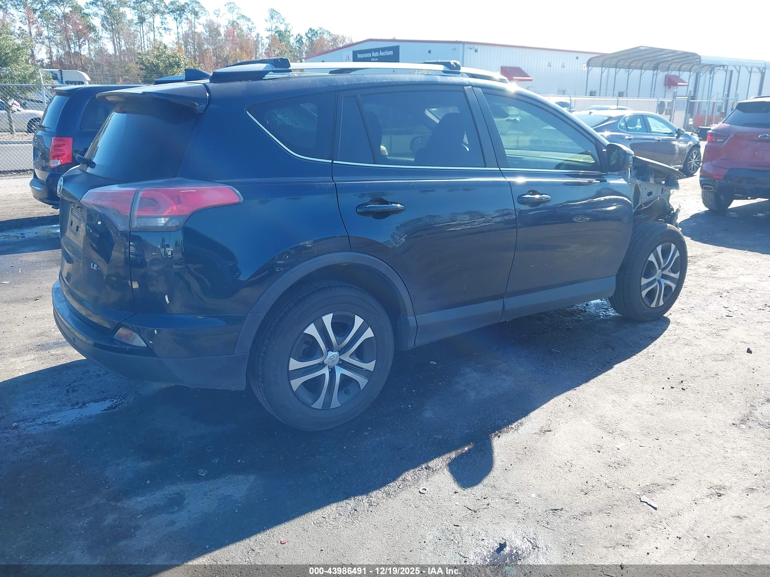TOYOTA RAV4 image 4
