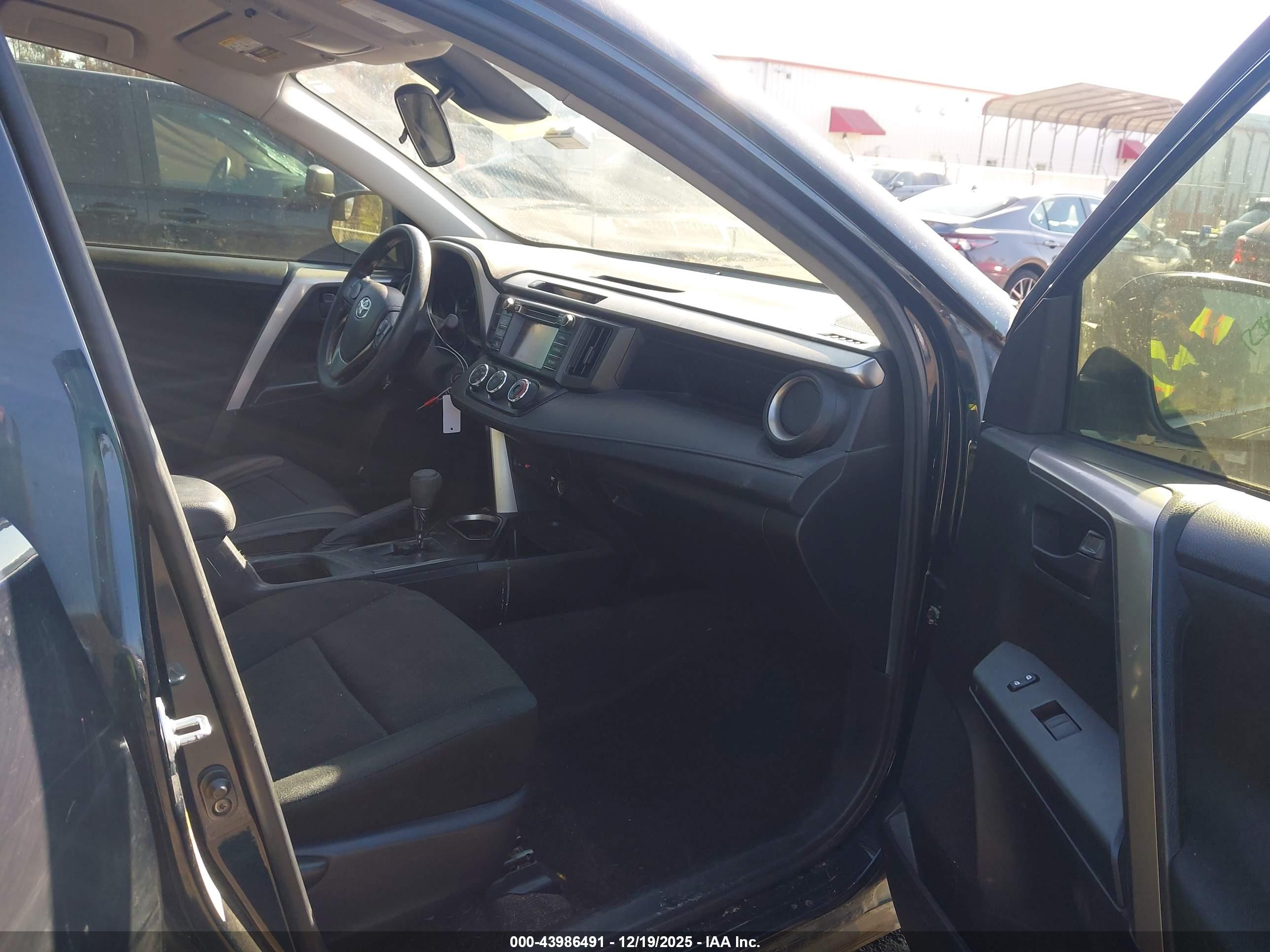 TOYOTA RAV4 image 5