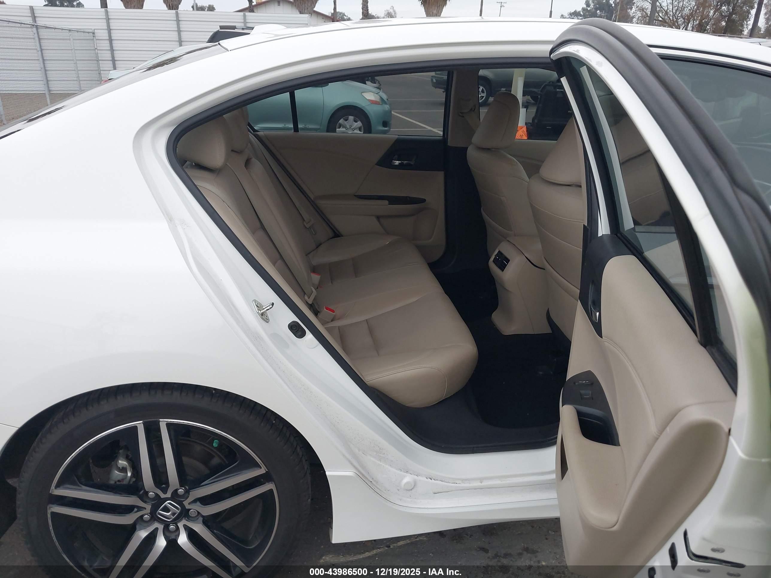 HONDA ACCORD image 8