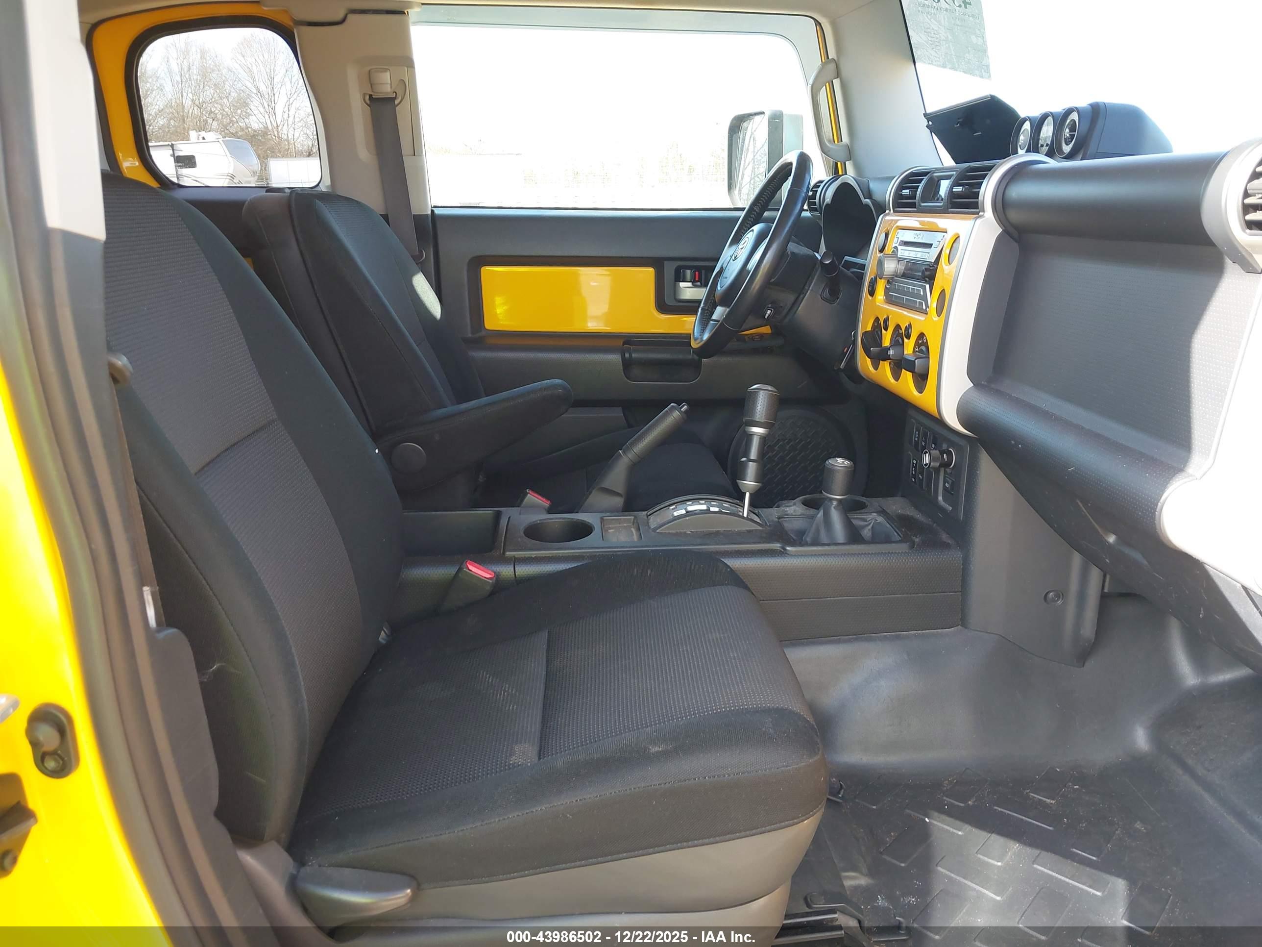 TOYOTA FJ image 5
