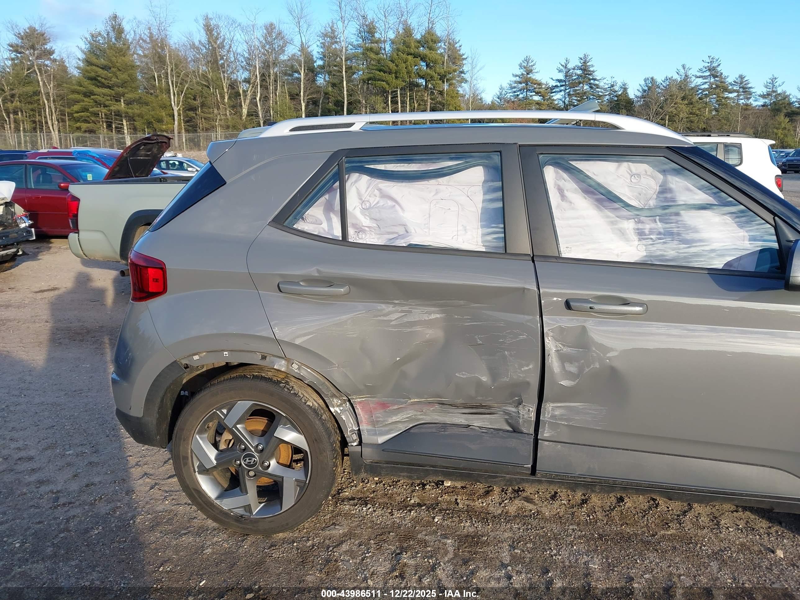 HYUNDAI VENUE image 6