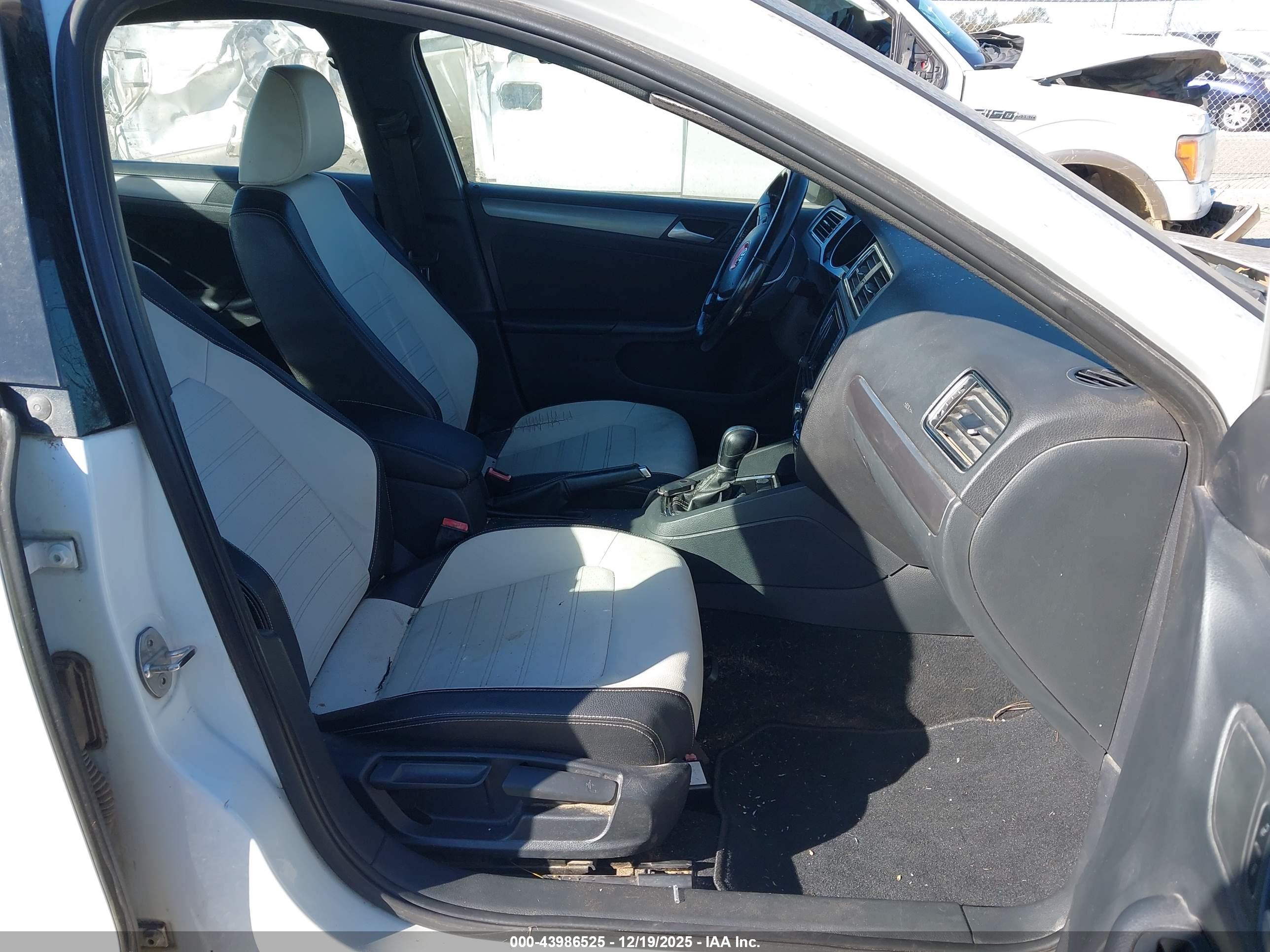 VOLKSWAGEN JETTA image 5