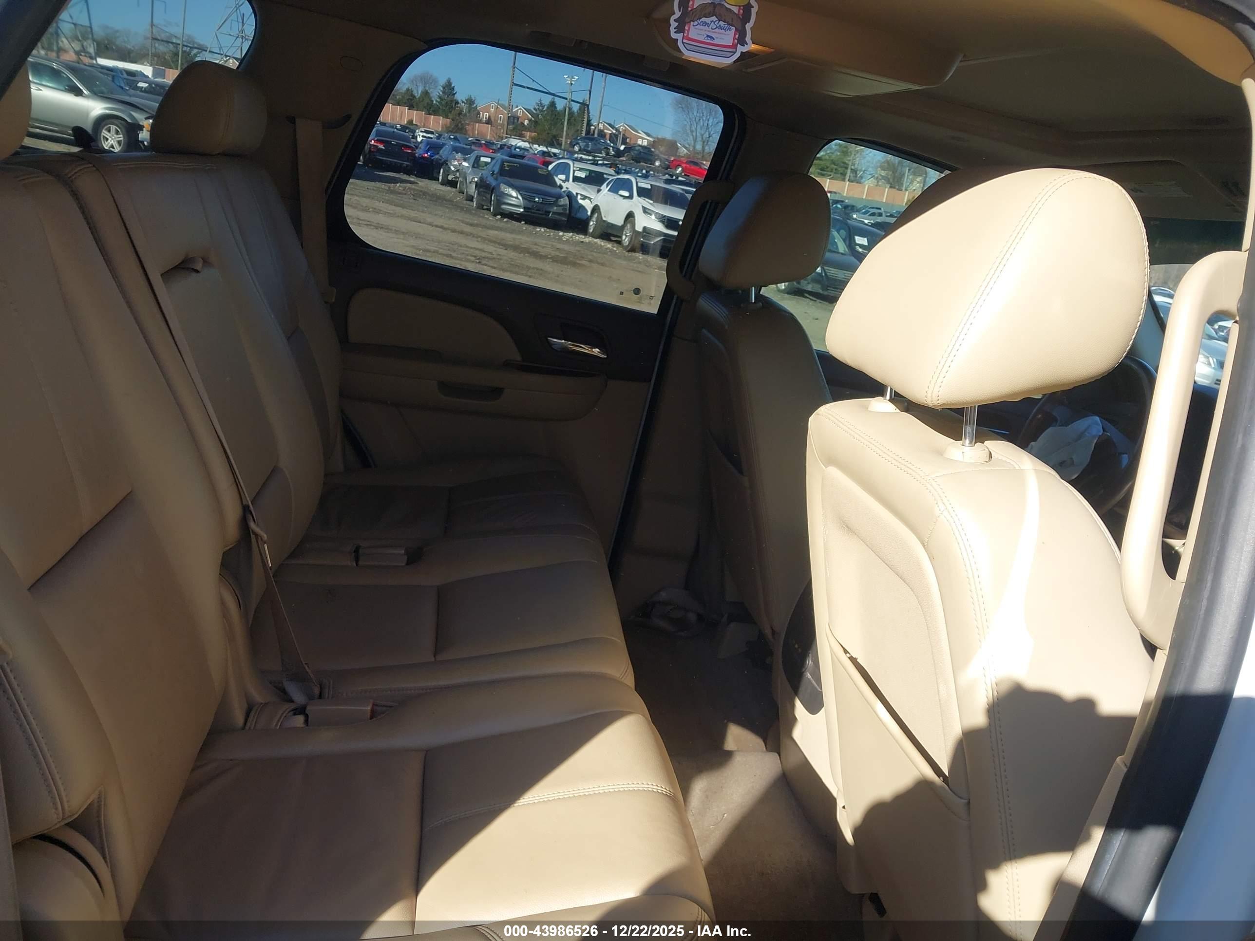 GMC YUKON image 8