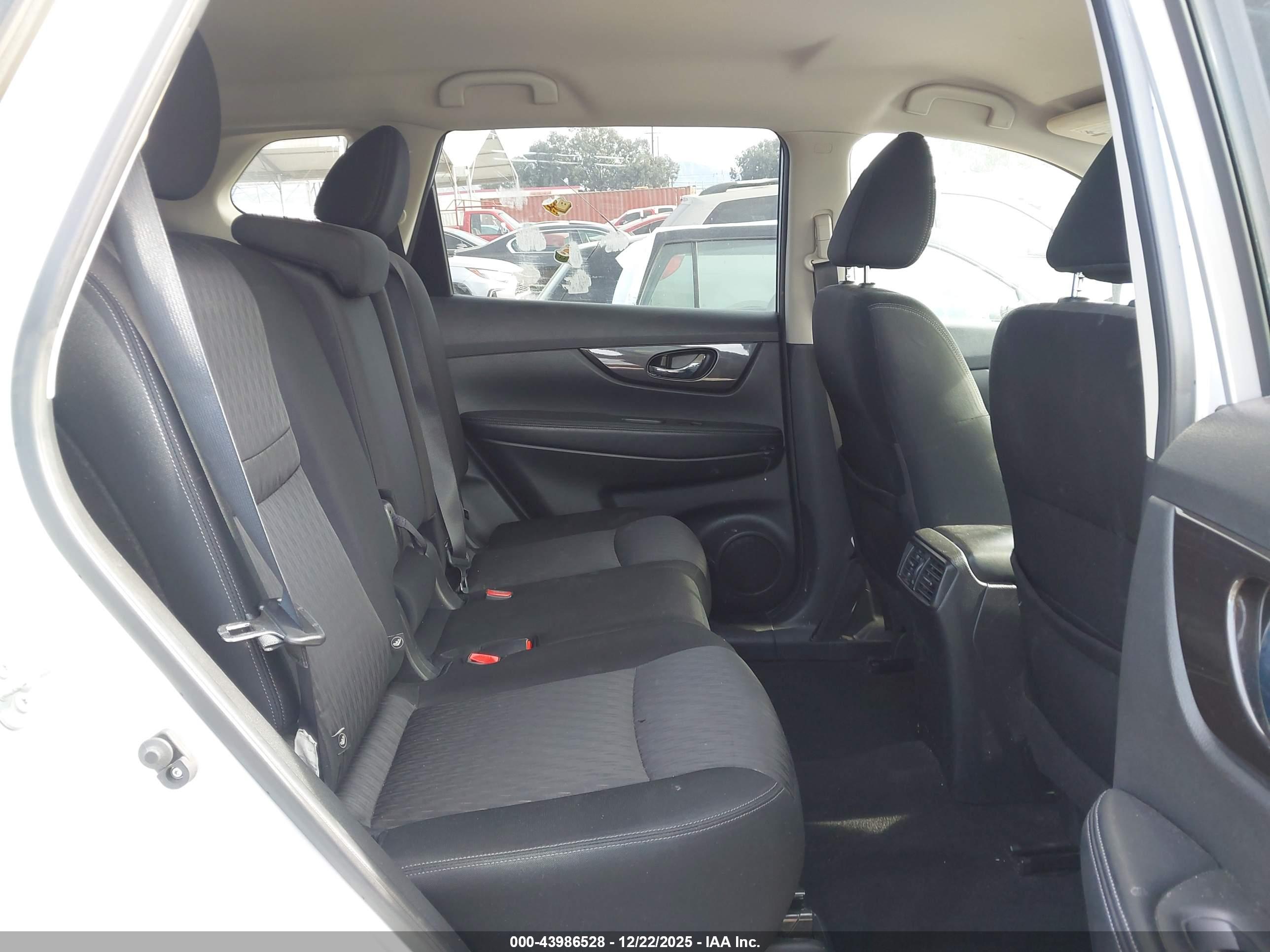 NISSAN ROGUE image 8